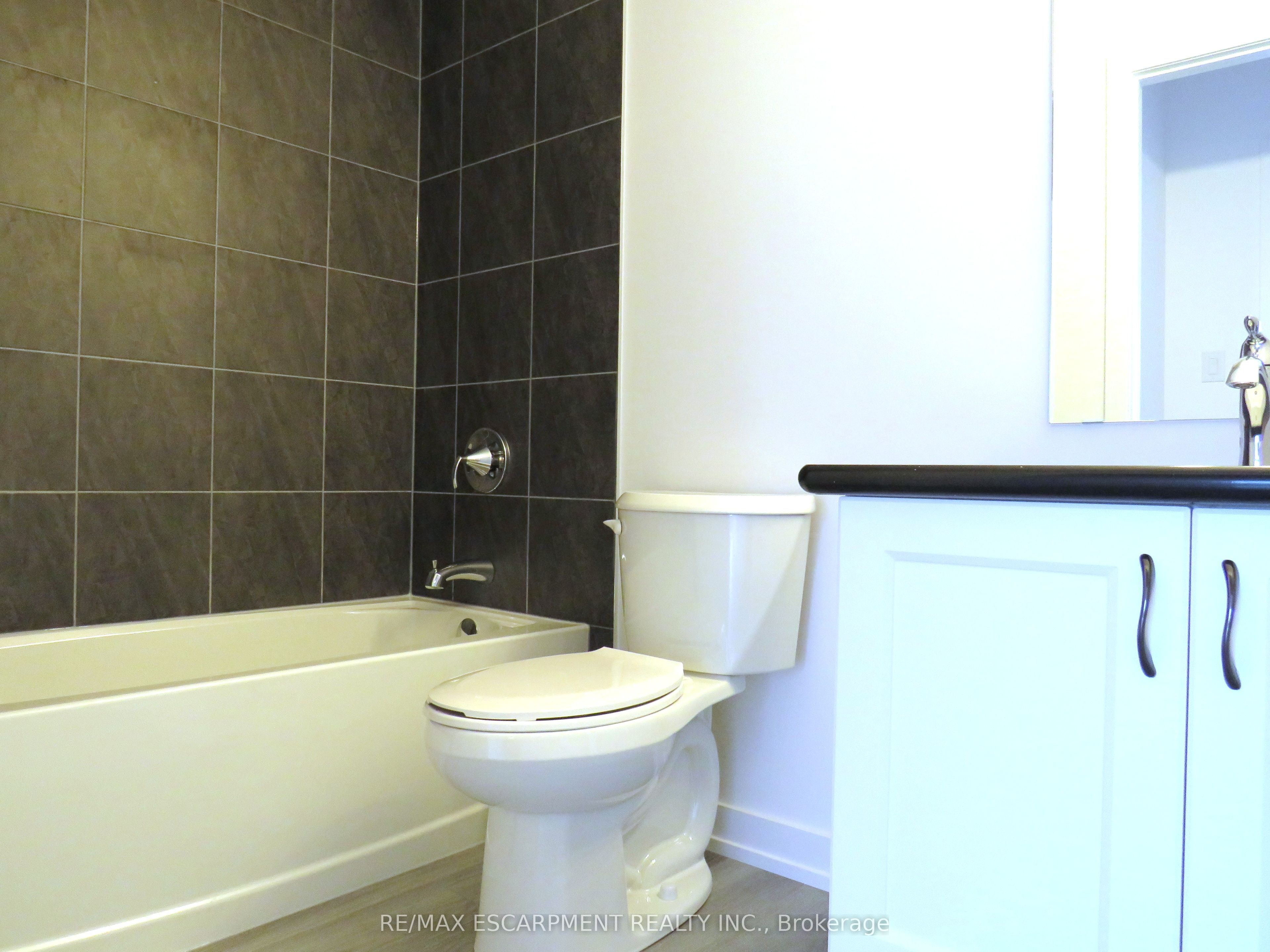 470 Dundas Street E, #305