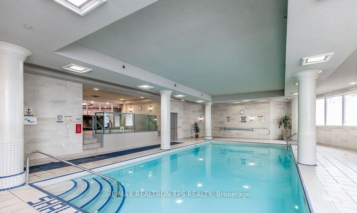 3 Bedrooms Condo at 61 Town Centre, Toronto For sale