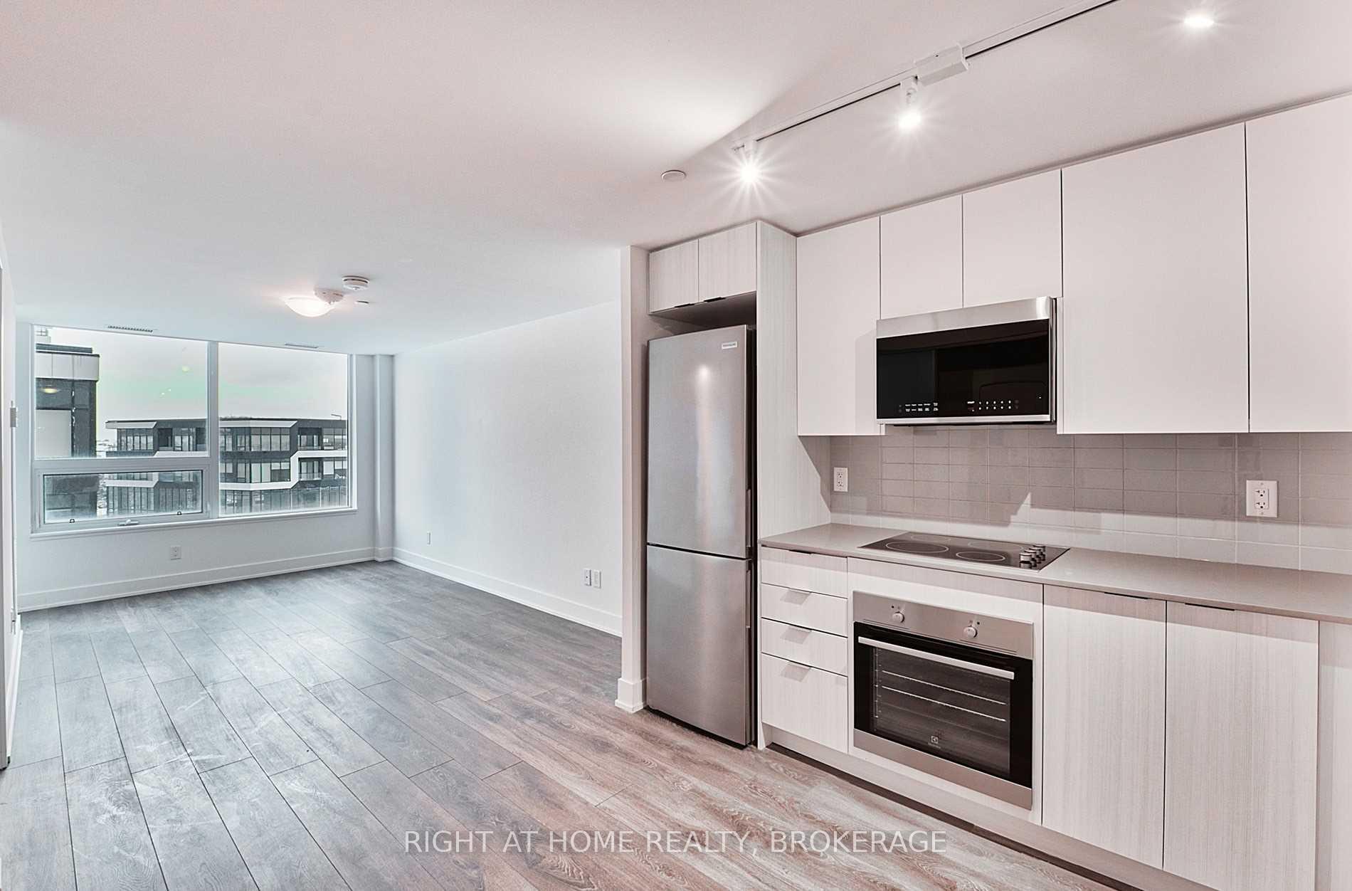 2 Bedrooms Condo at 2481 Taunton, Oakville For sale