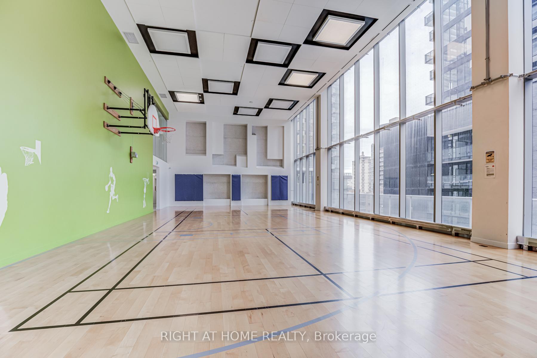 2 Bedrooms Condo at 99 Broadway, Toronto For sale