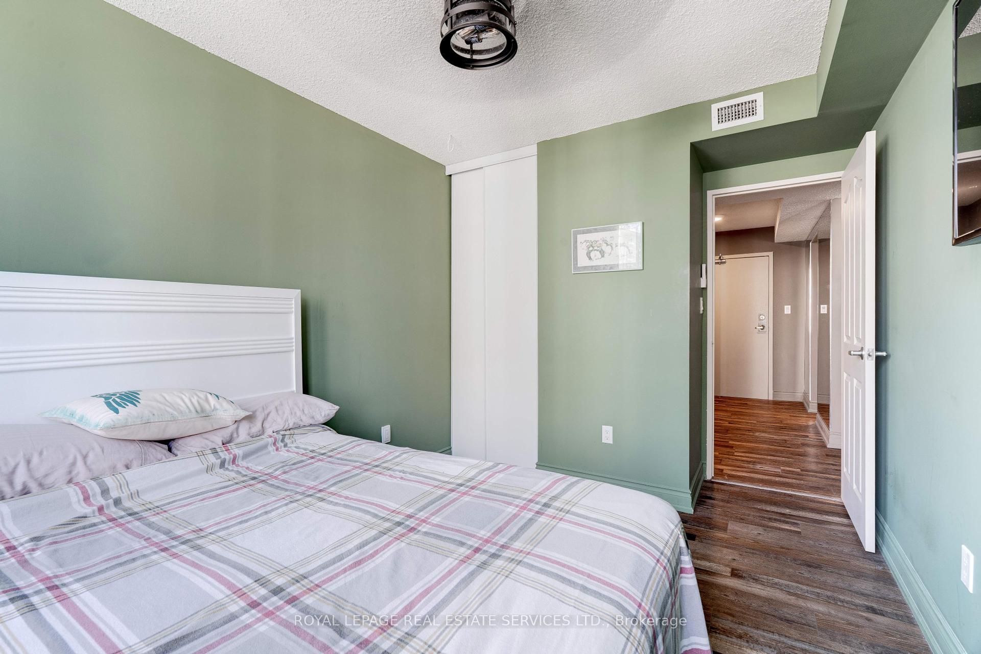 2 Bedrooms Condo at 120 Duke,  Hamilton For sale