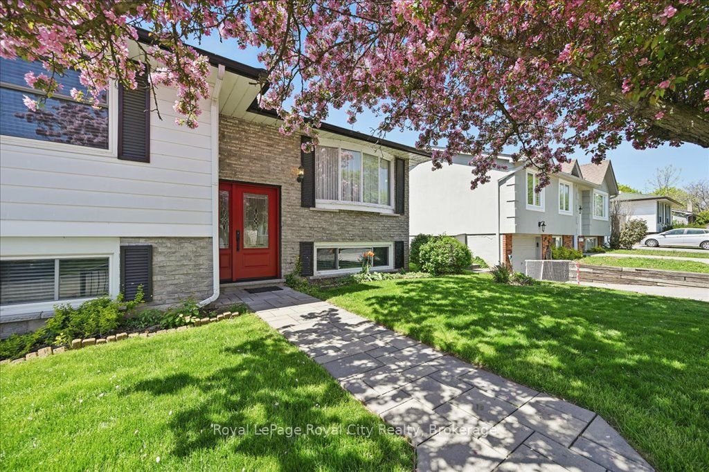 701 Castleguard Crescent