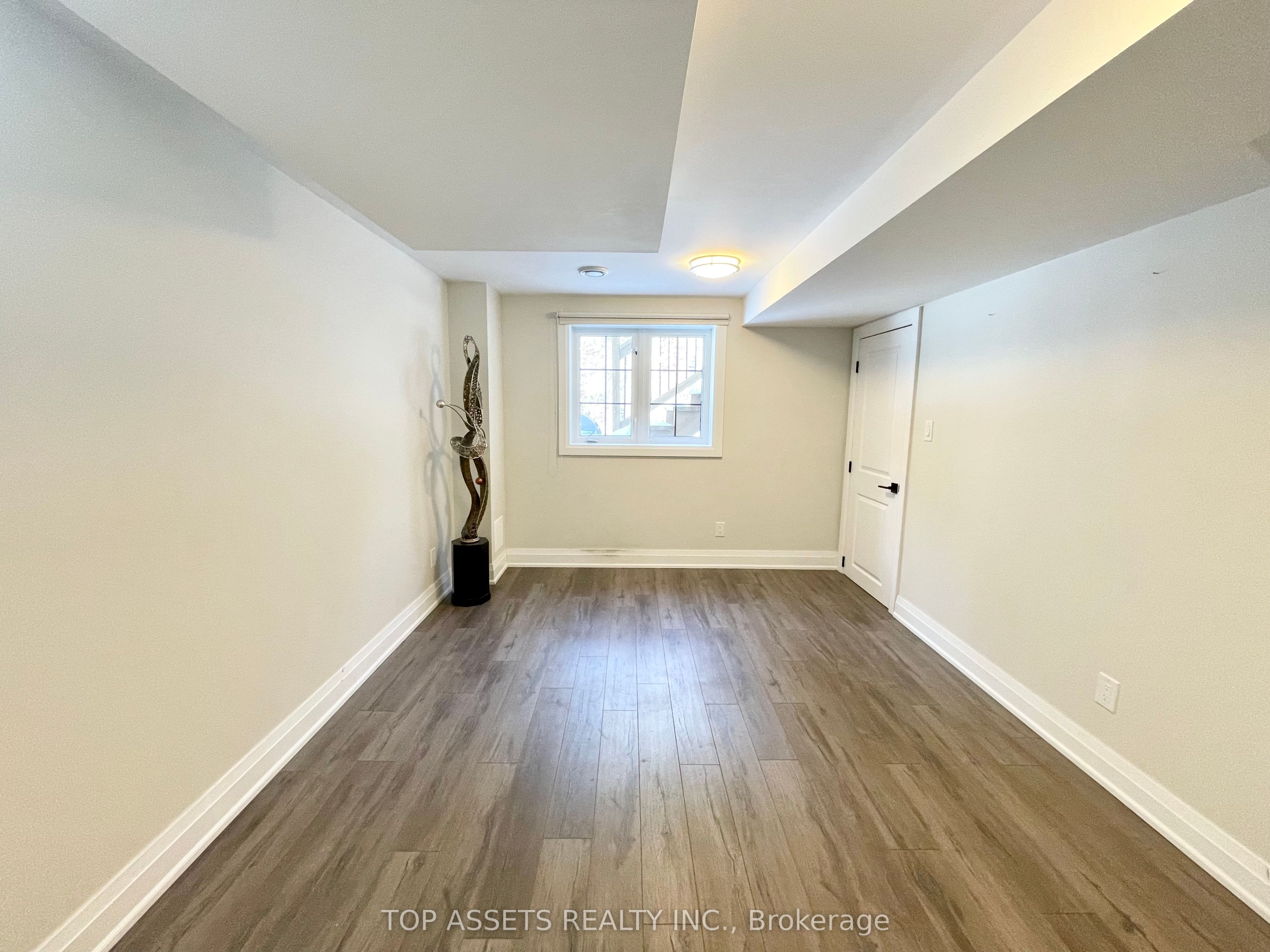 32 Headwater Crescent