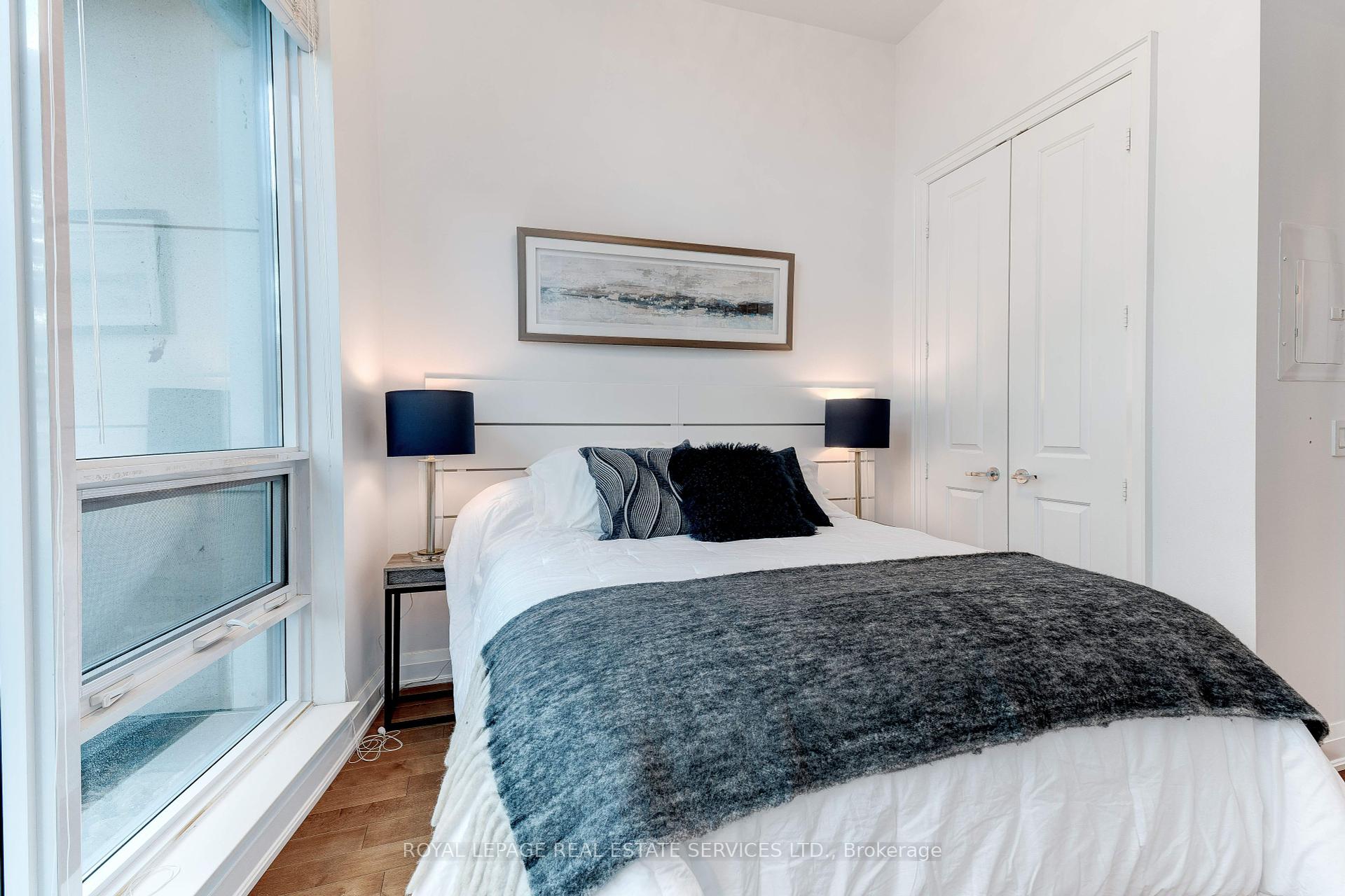 1 Bedroom Condo at 11 Bronte, Oakville For sale