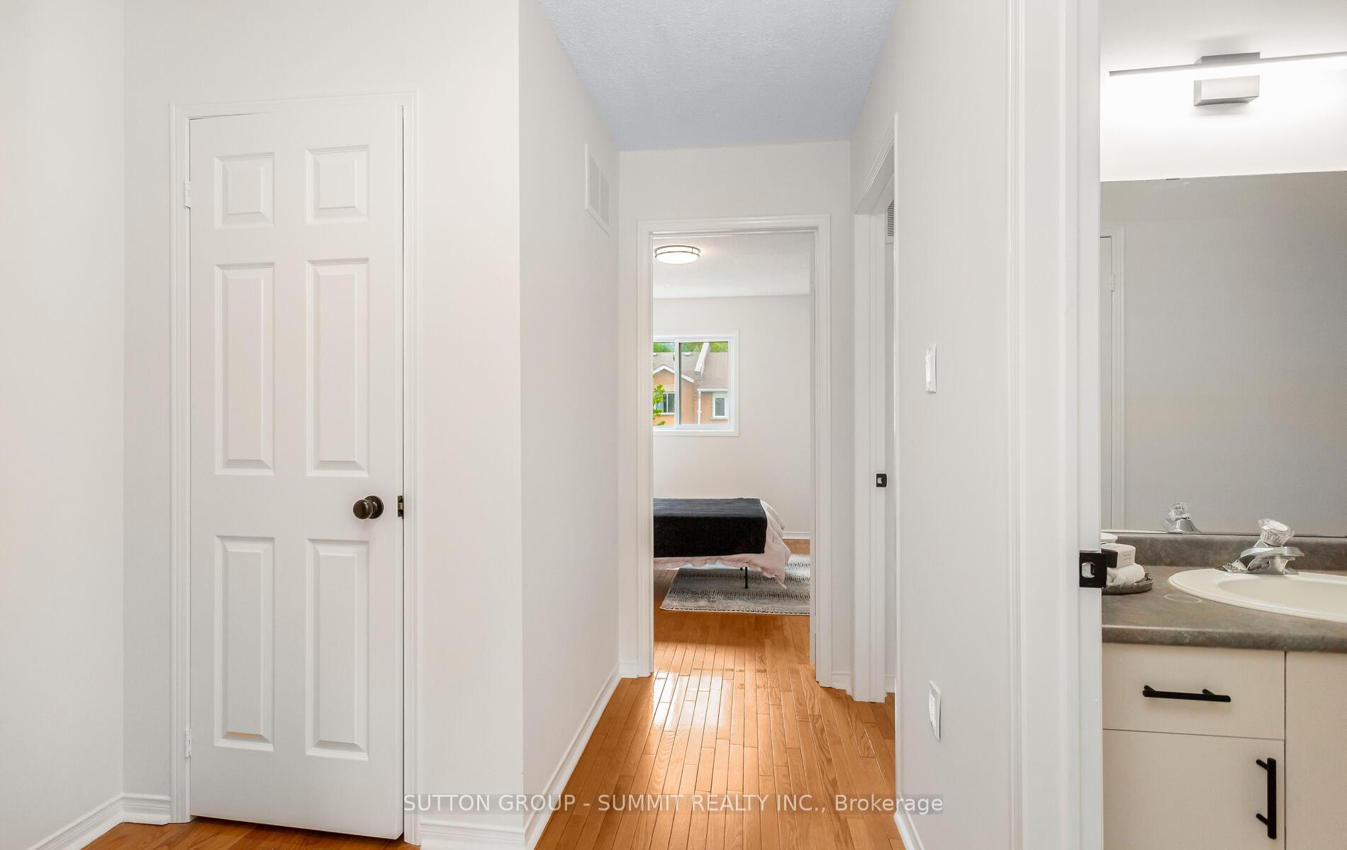 3 Bedrooms Condo at 550 Steddick, Mississauga For sale