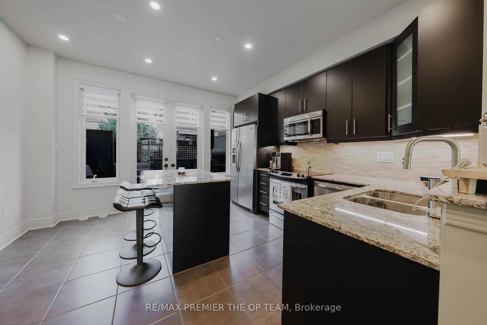 3 Bedrooms Condo at 8347 Kipling, Vaughan For sale