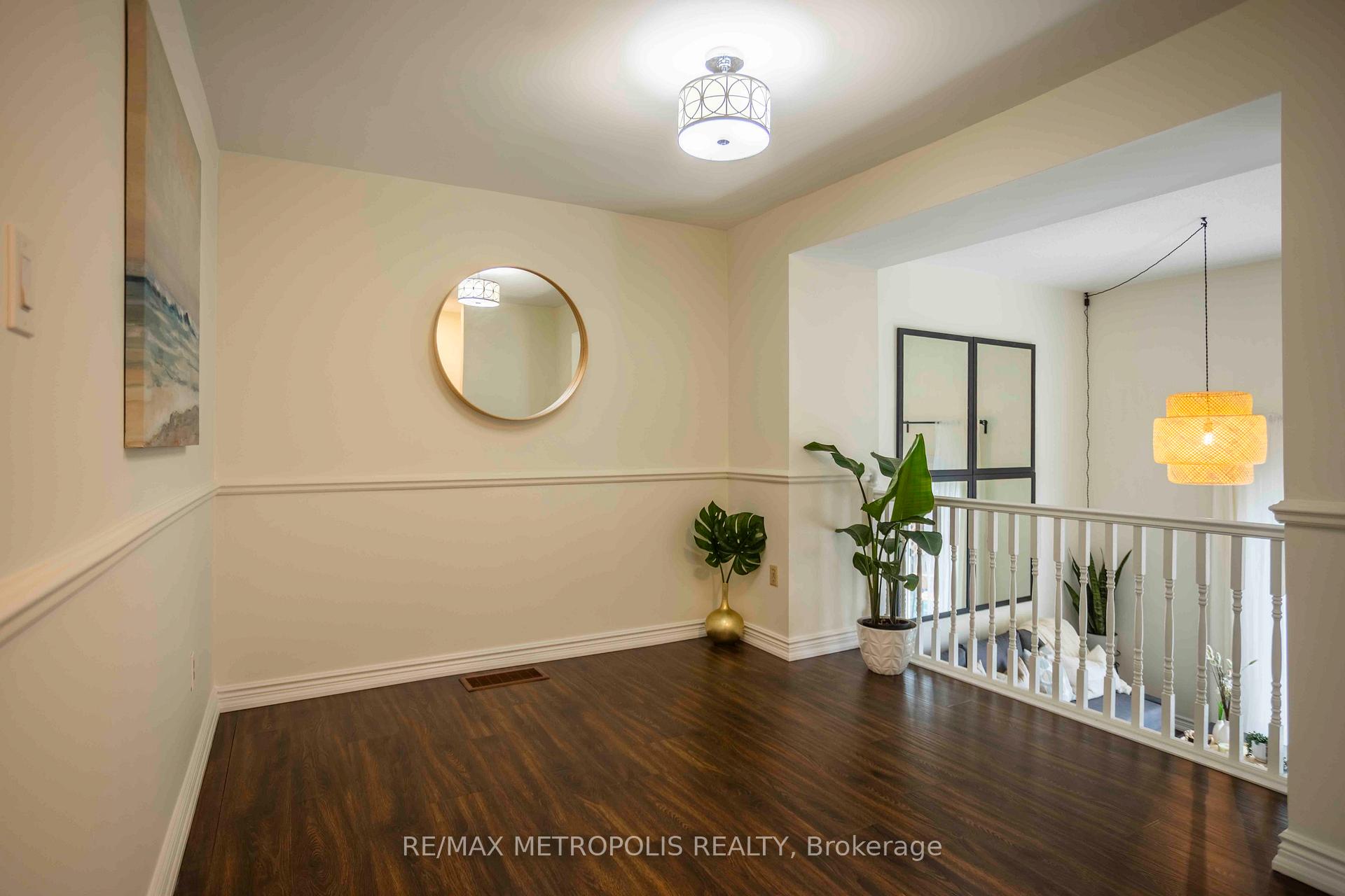 3 Bedrooms Condo at 11 Harrisford, Hamilton For sale