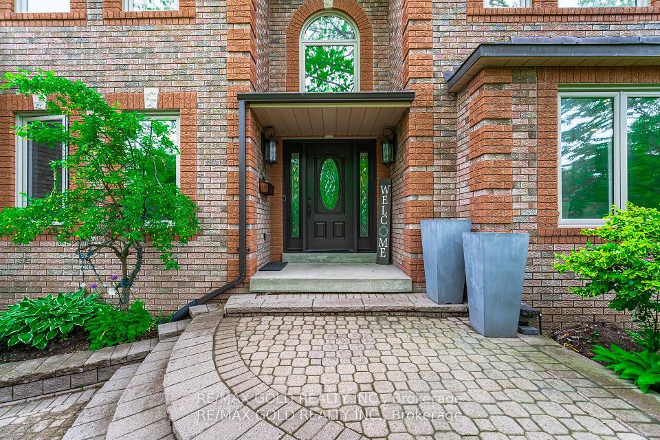 6 Alana Drive, Springwater, ON L9X 0S2