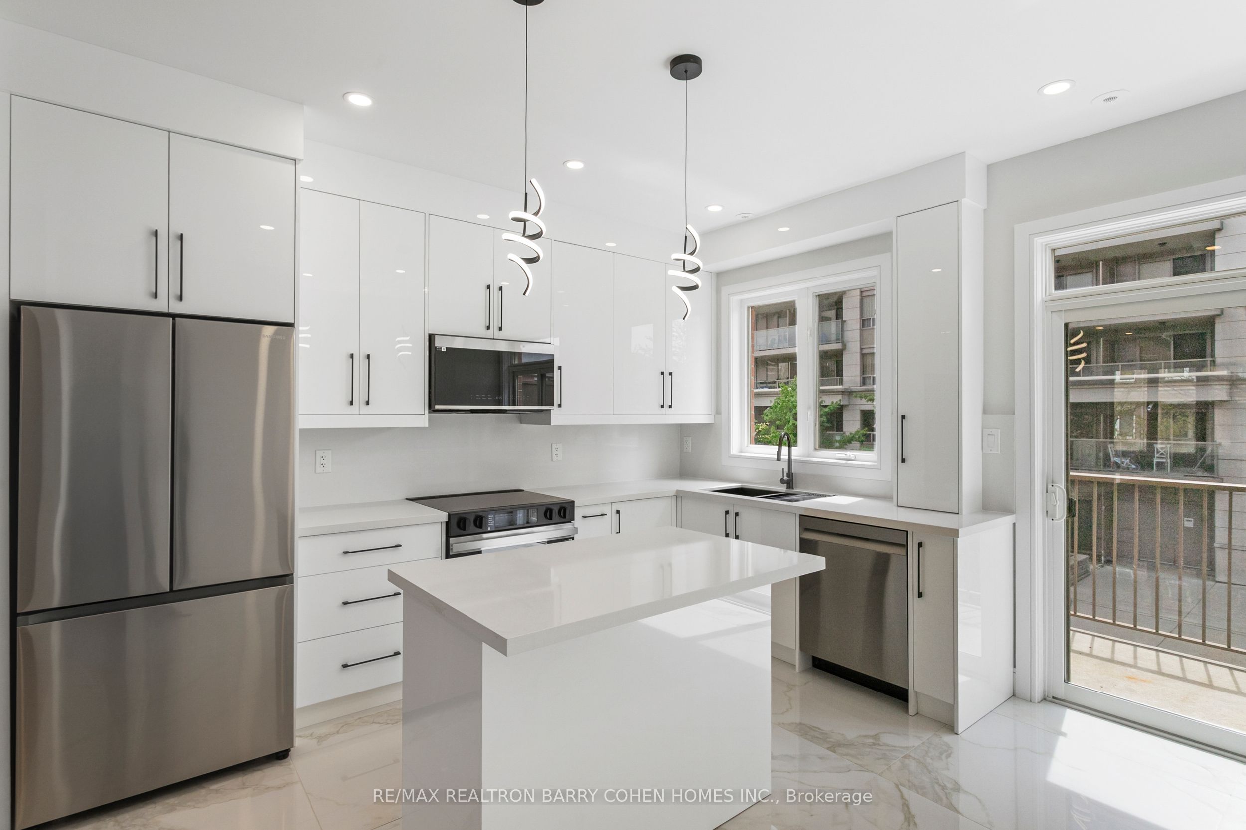 21 Galleria Parkway, #21