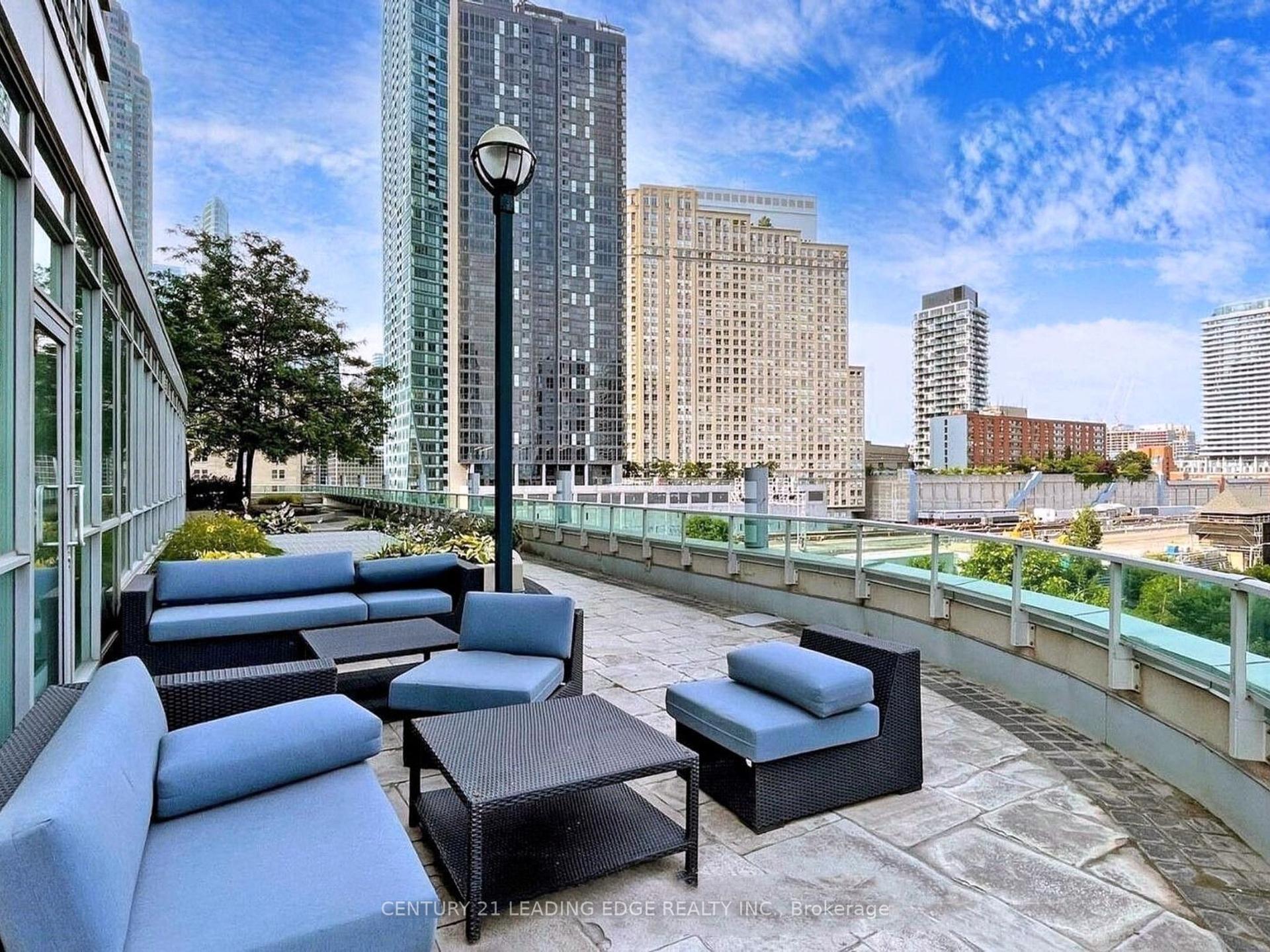 2 Bedrooms Condo at 18 Yonge, Toronto For sale
