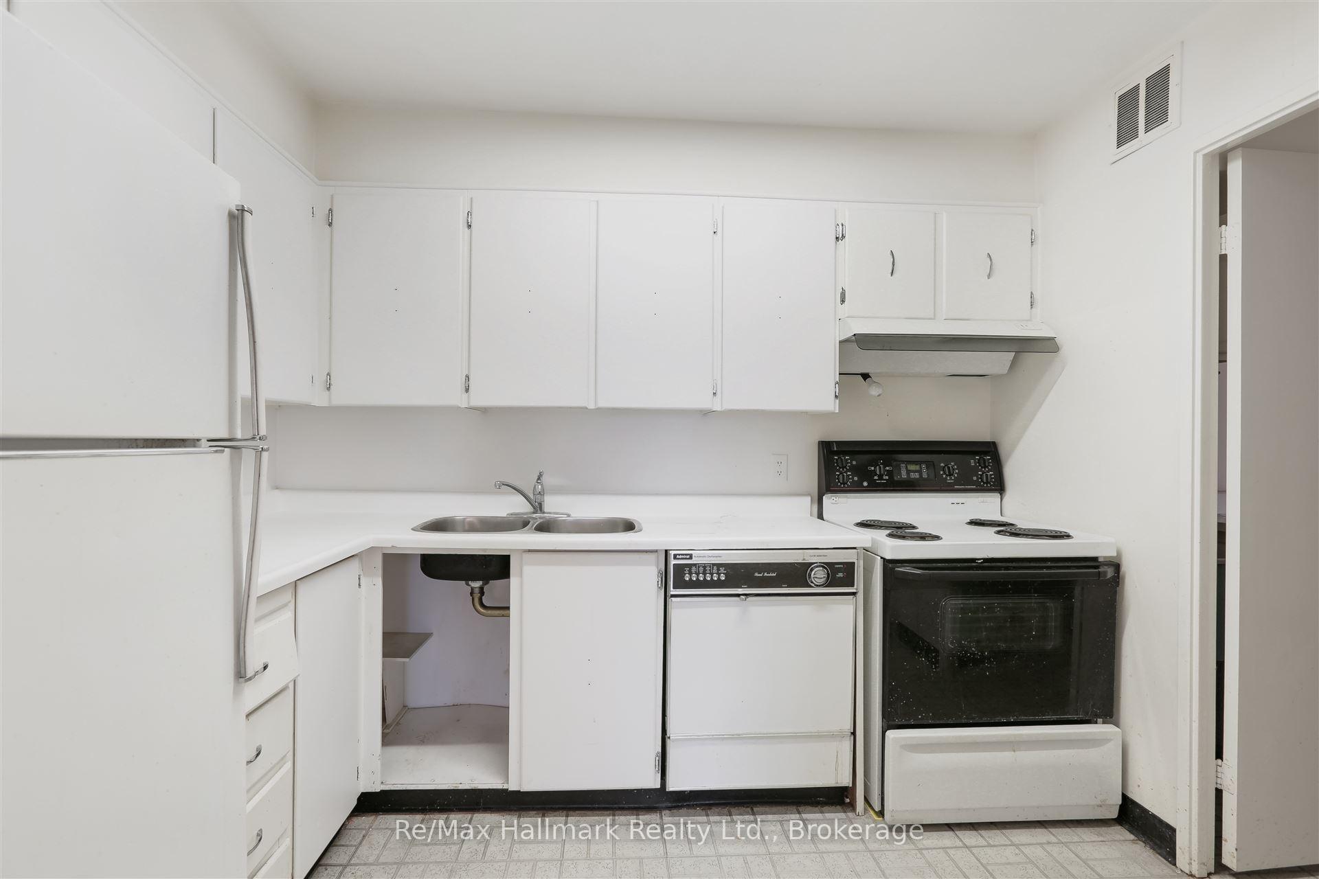 2 Bedrooms Condo at 1580 Mississauga Valley,  Mississauga For sale
