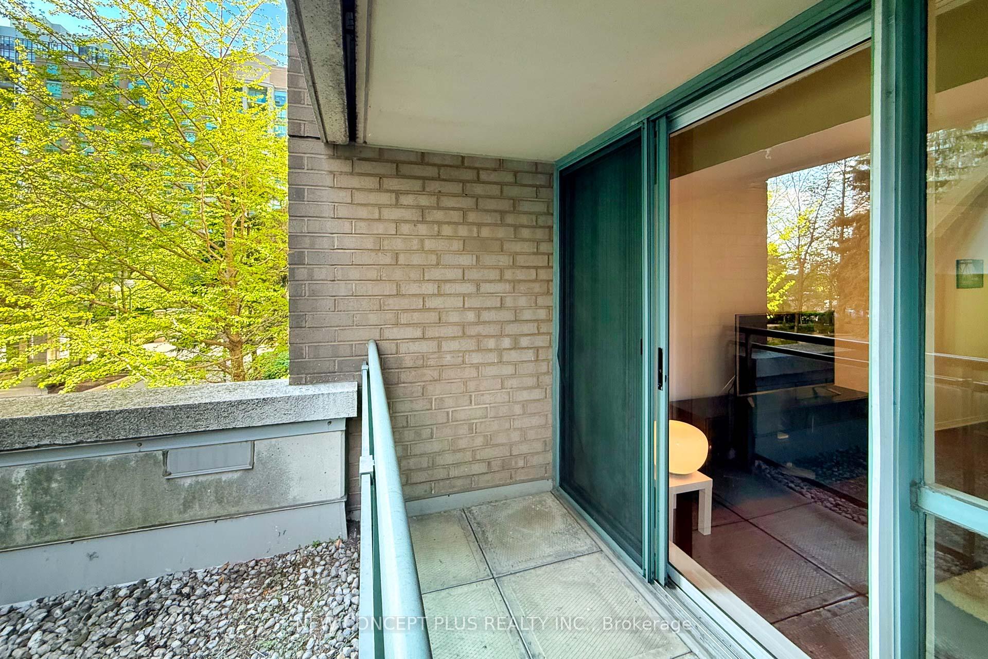 2 Bedrooms Condo at 39 Pemberton, Toronto For sale