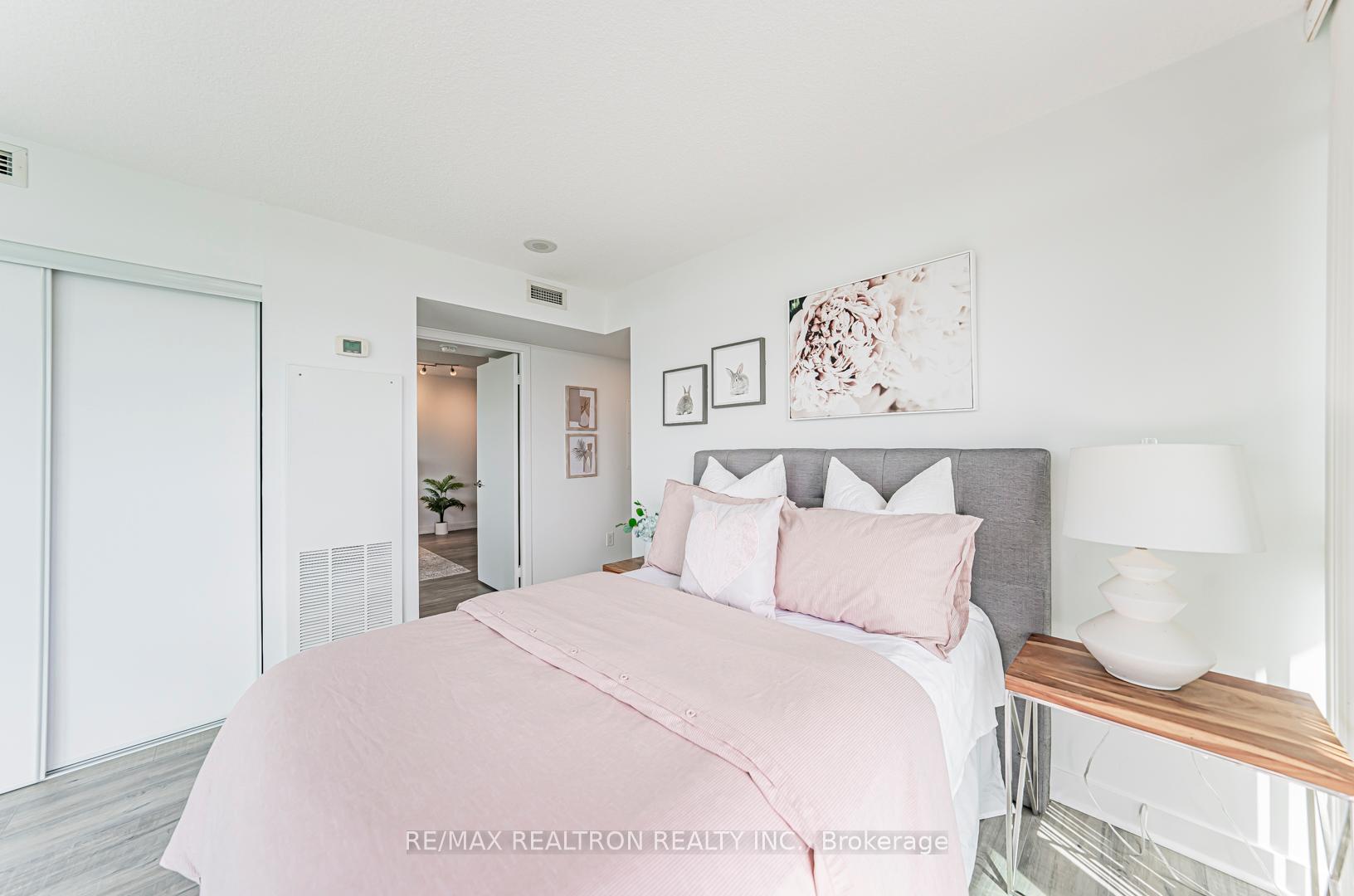 3 Bedrooms Condo at 29 Singer, Toronto For sale