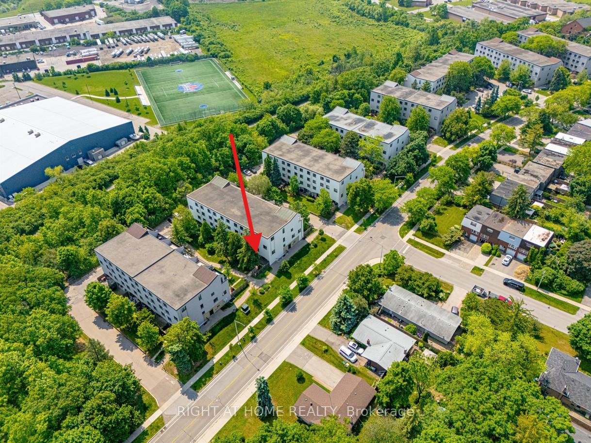 3 Bedrooms Condo at 1058 Falgarwood, Oakville For sale