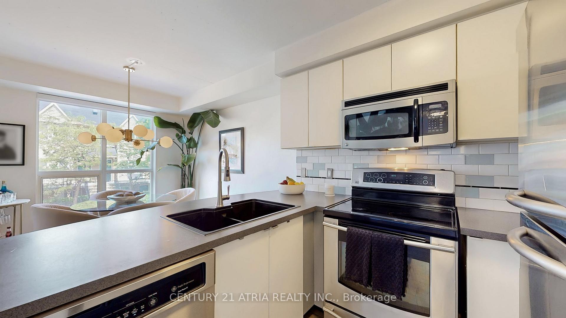 2 Bedrooms Condo at 800 King, Toronto For sale