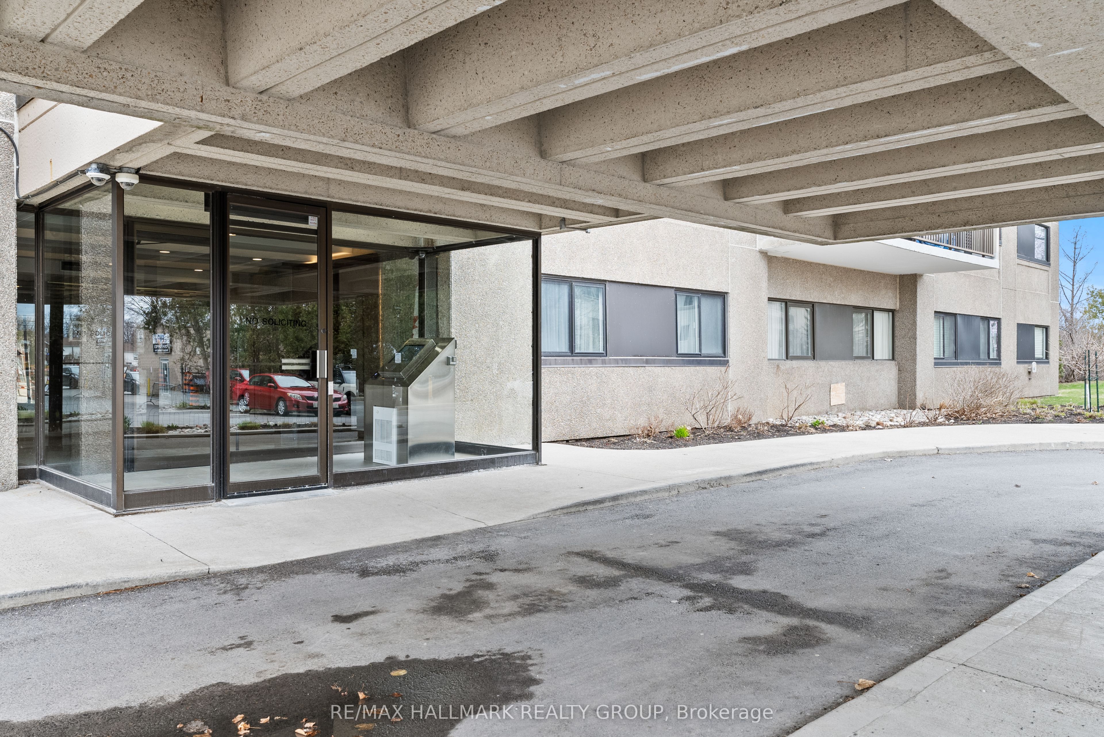 #806 - 1195 Richmond Road, Woodroffe, ON K2B 8E4