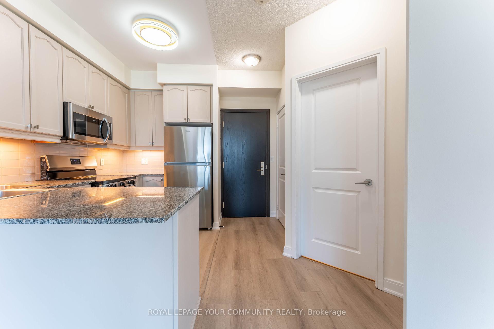 2 Bedrooms Condo at 80 Absolute, Mississauga For sale
