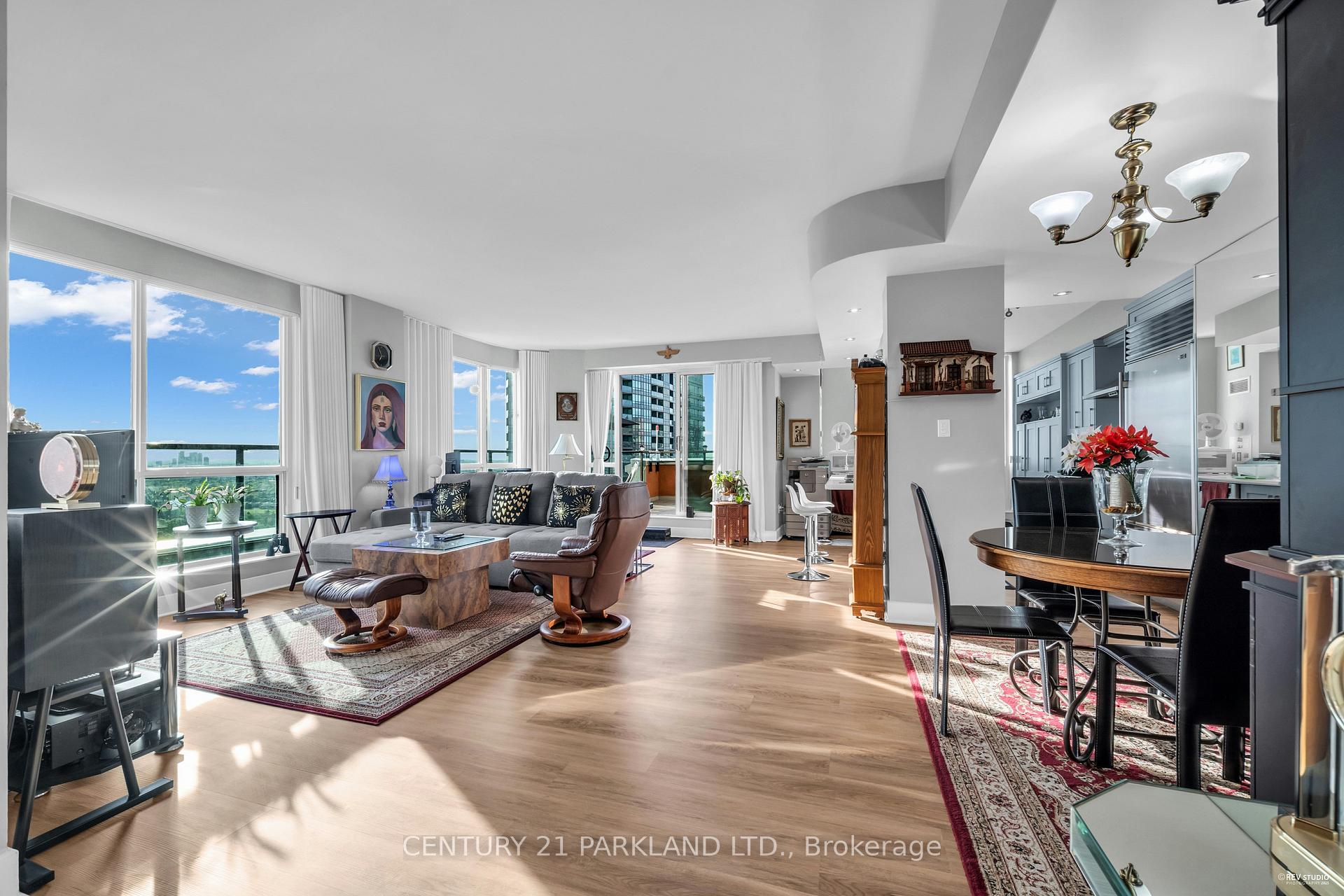 3 Bedrooms Condo at 7 Lorraine, Toronto For sale