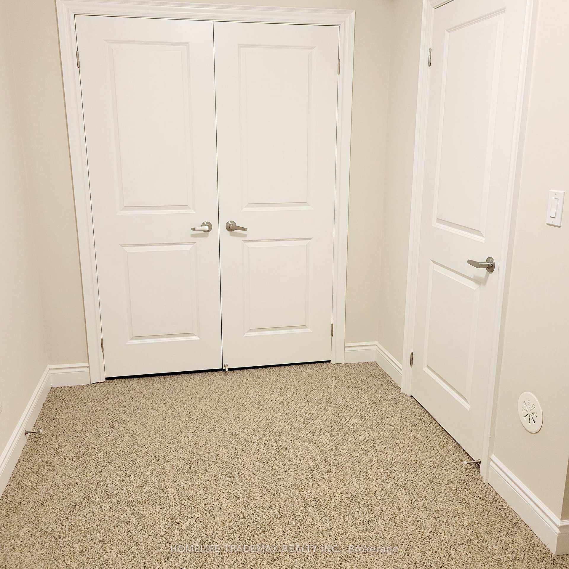 3 Bedrooms Condo at 15 Lunar, Mississauga For sale