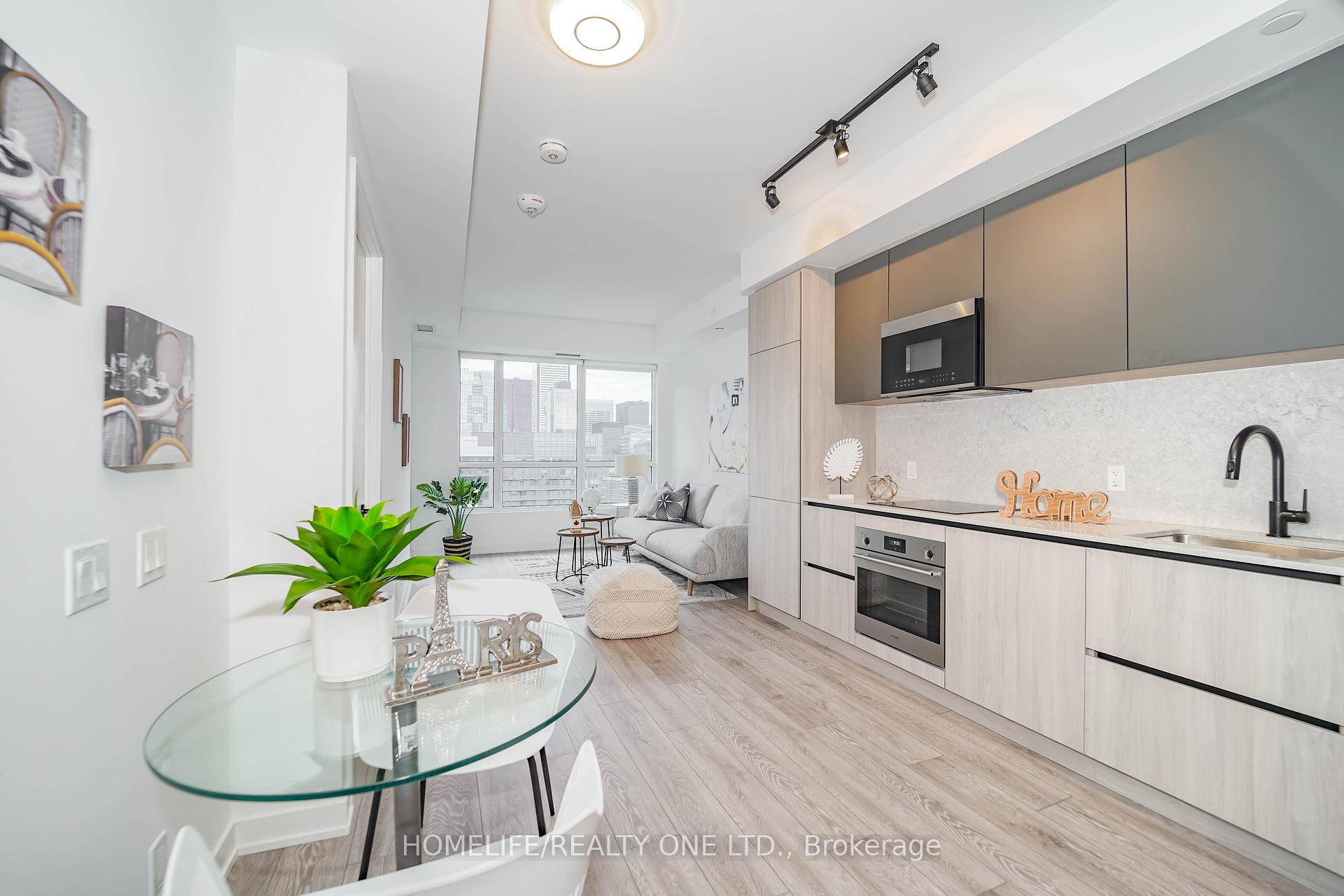 1 Bedroom Condo at 108 Peter, Toronto For sale