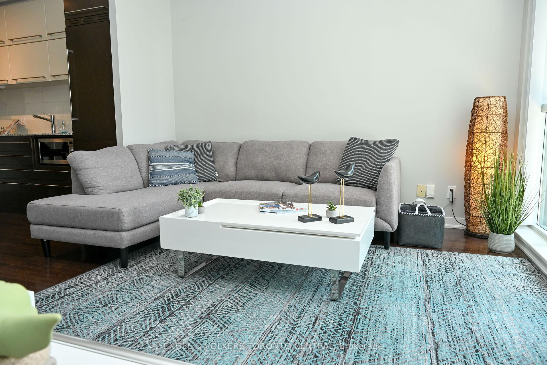 2 Bedrooms Condo at 770 Bay, Toronto For sale