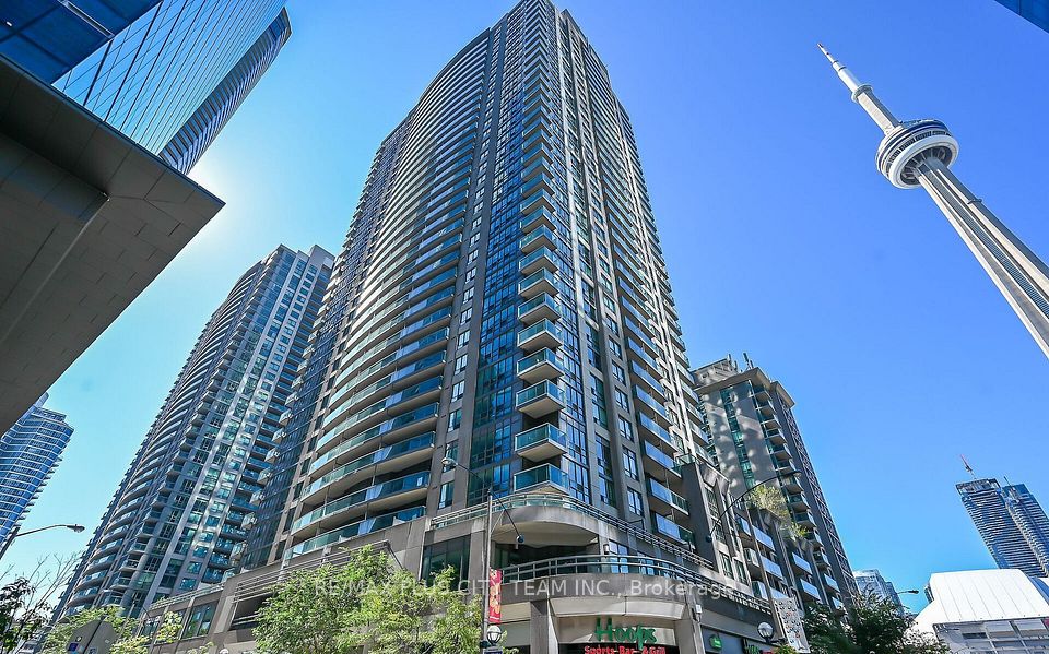 30 Grand Trunk Crescent