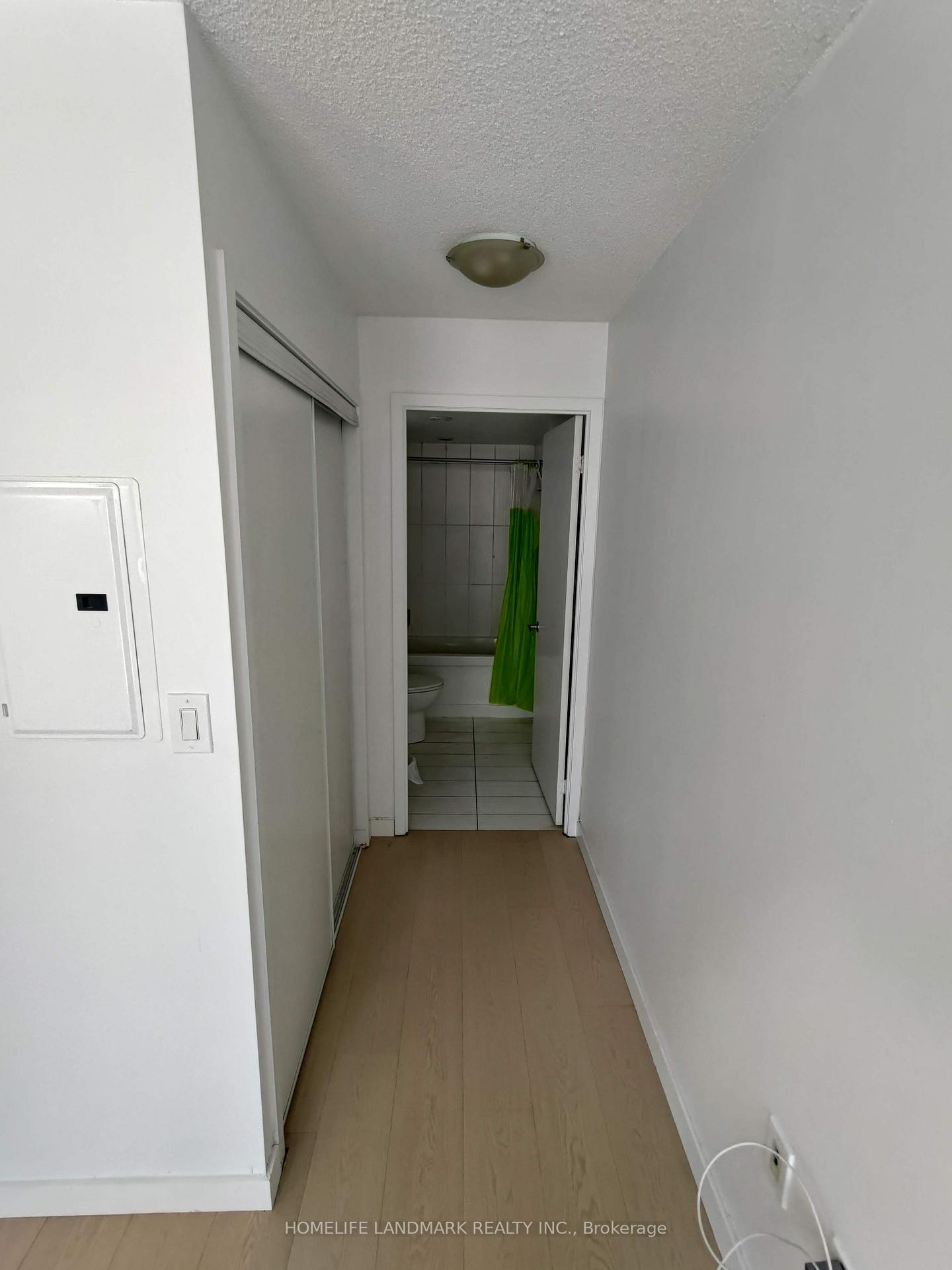 2 Bedrooms Condo at 8 Telegram, Toronto For sale