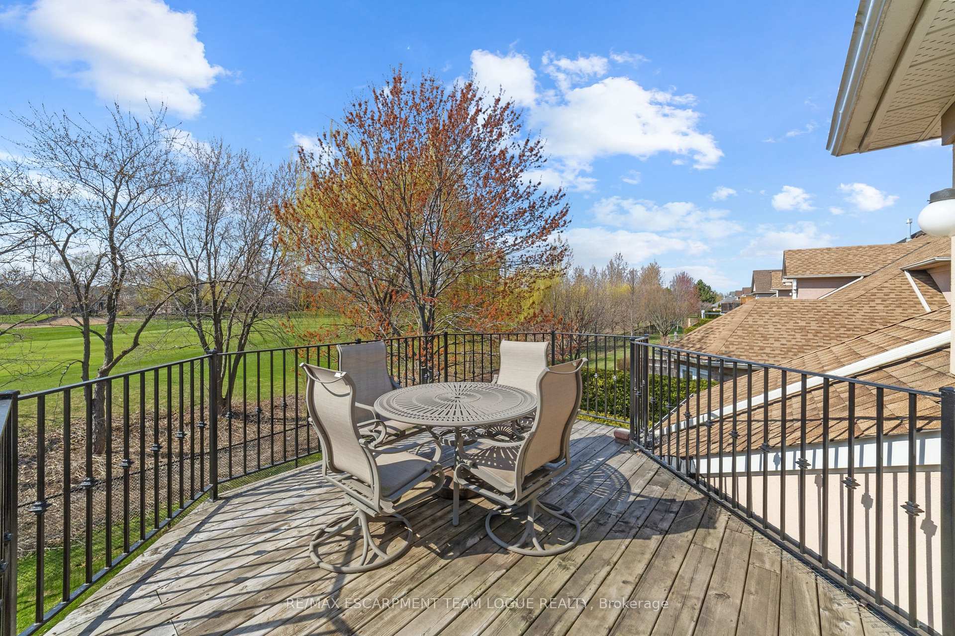 3 Bedrooms Semi-Detached at 4144 STONEBRIDGE,  Burlington For sale