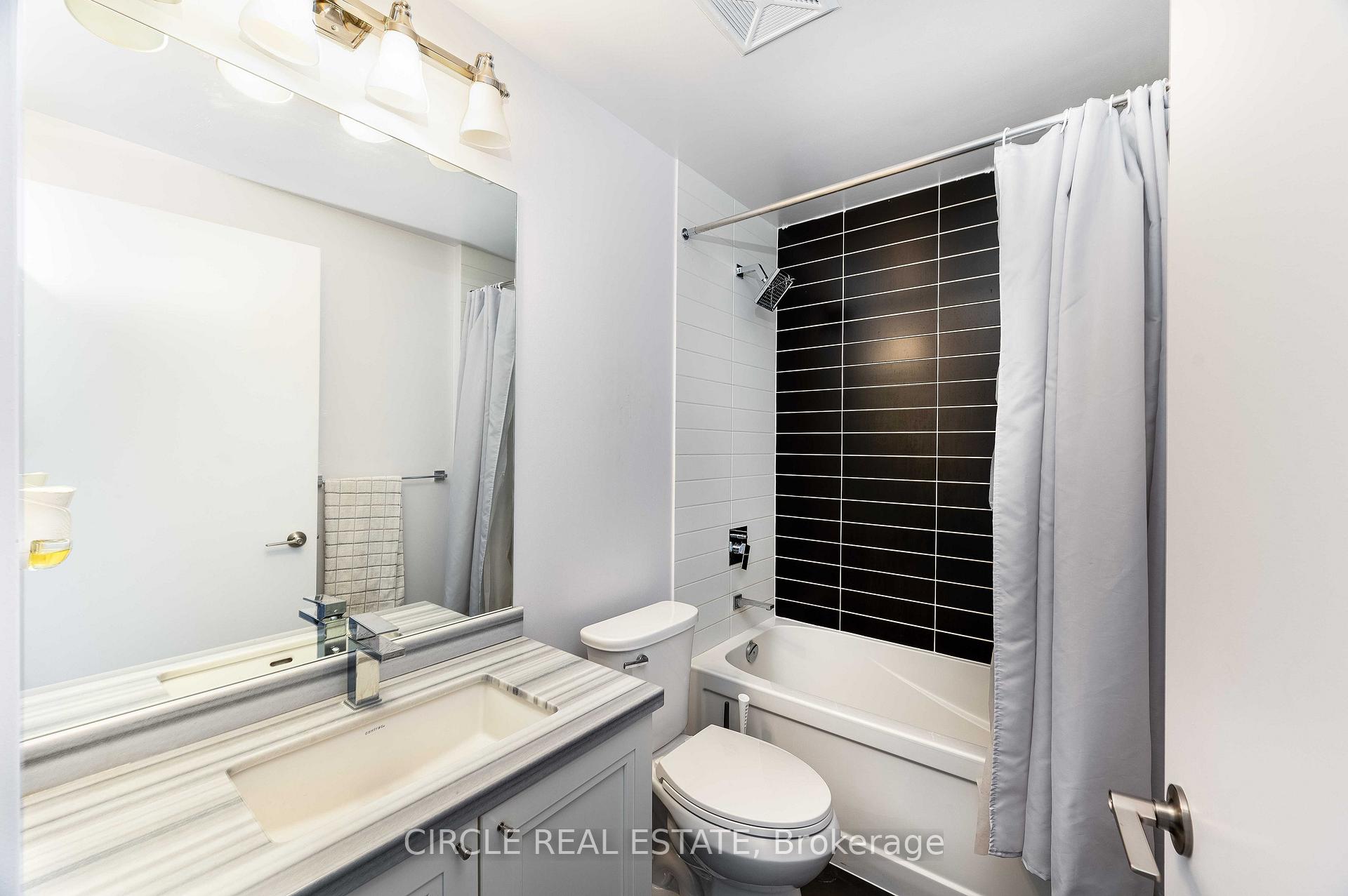 4 Bedrooms Condo at 4011 Brickstone Mews, Mississauga For sale