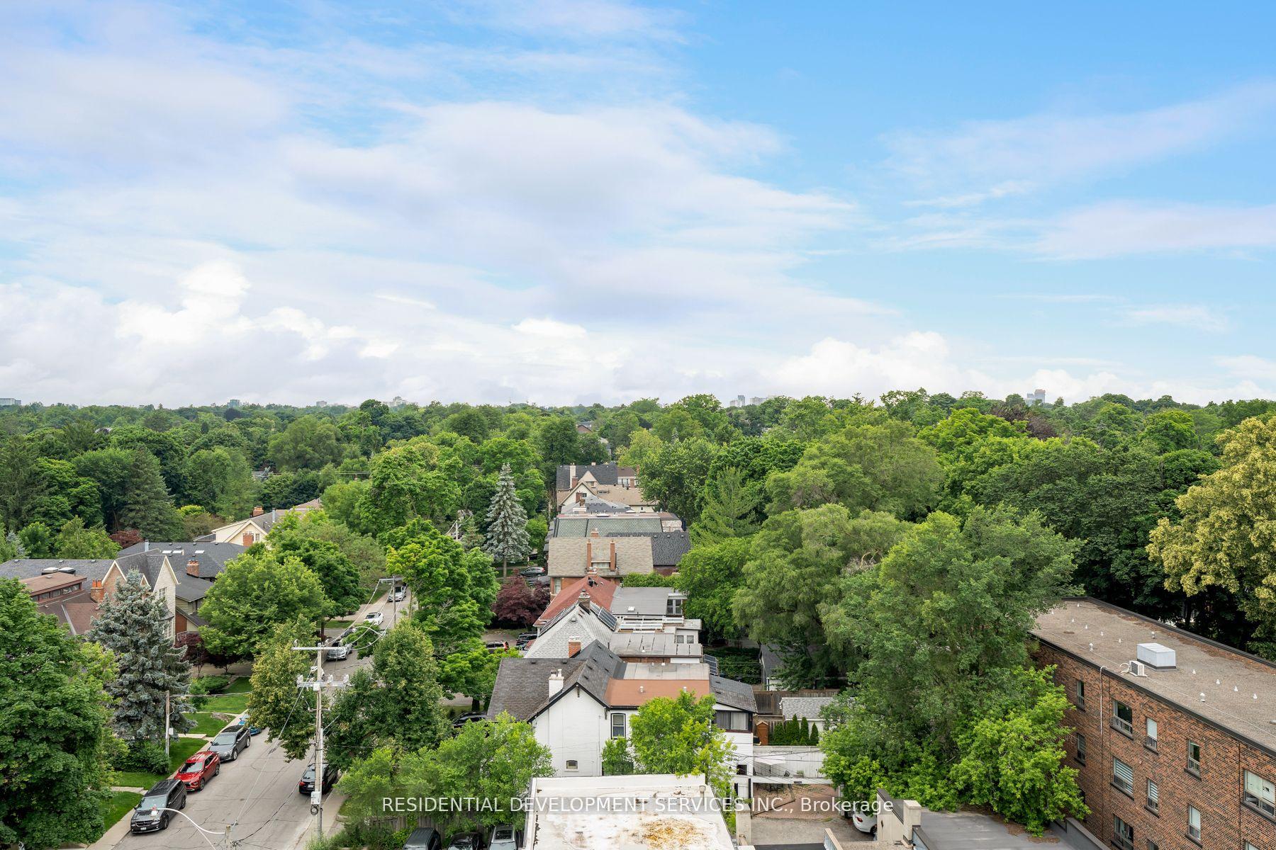 3 Bedrooms Condo at 1 Strathgowan,  Toronto For sale