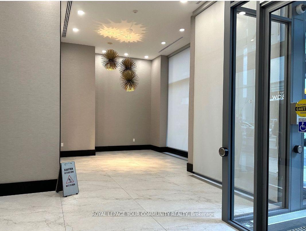 3 Bedrooms Condo at 21 Balmuto, Toronto For sale