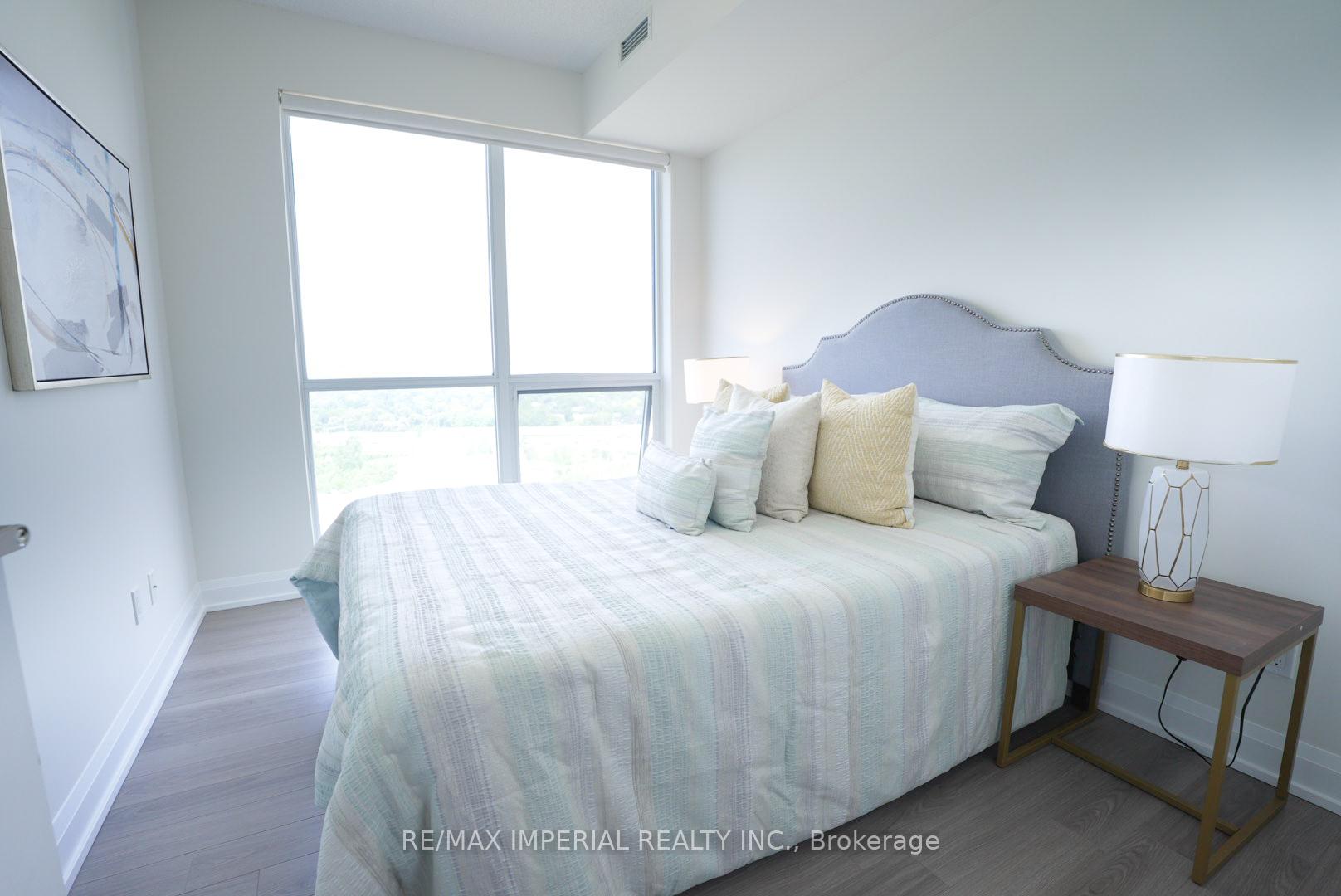 2 Bedrooms Condo at 18 Graydon Hall, Toronto For sale