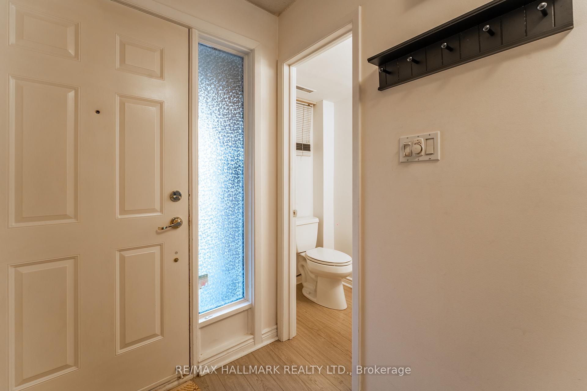 3 Bedrooms Condo at 60 Bards Walkway, Toronto For sale