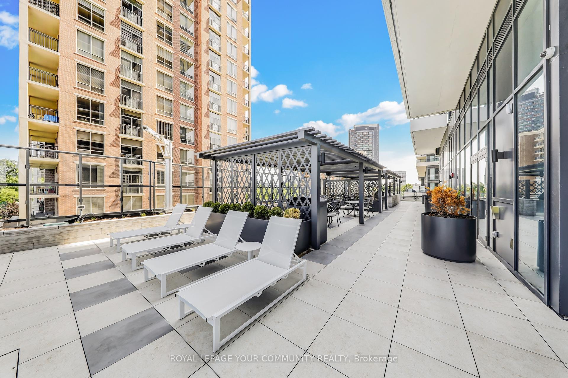 3 Bedrooms Condo at 10 Inn On The Park, Toronto For sale