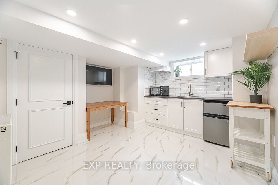 553 Donlands