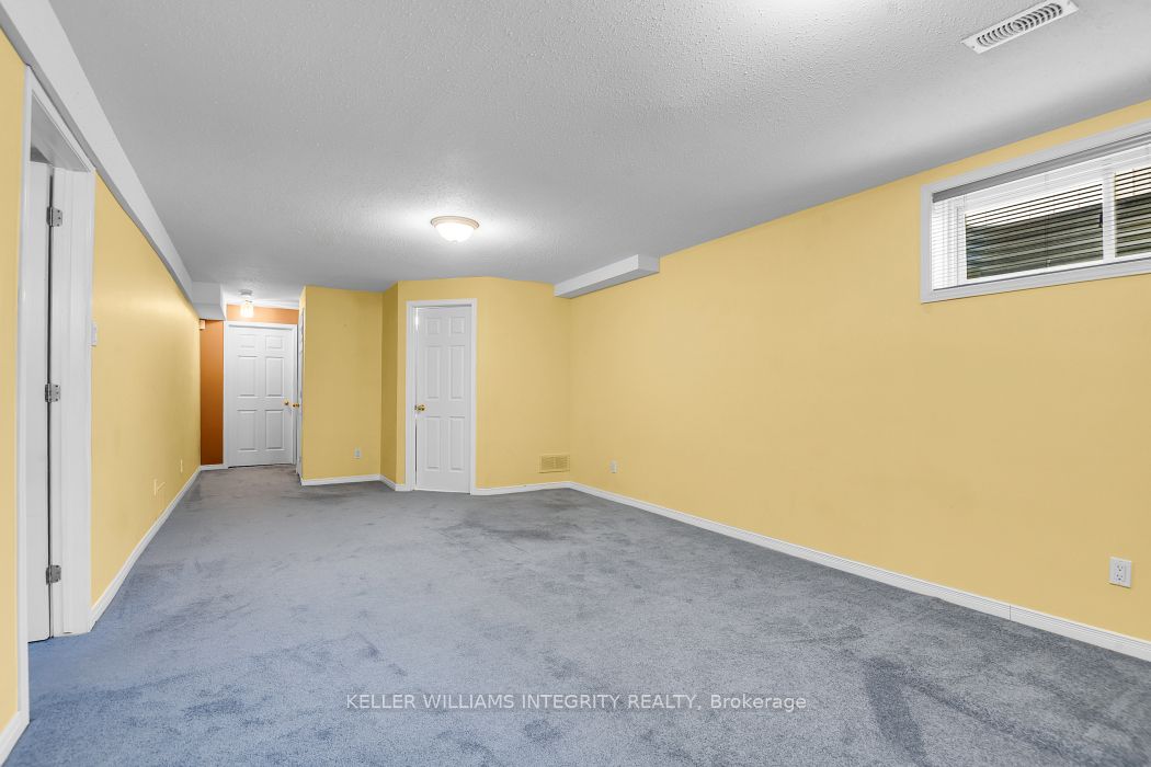 1042 Rocky Harbour Crescent