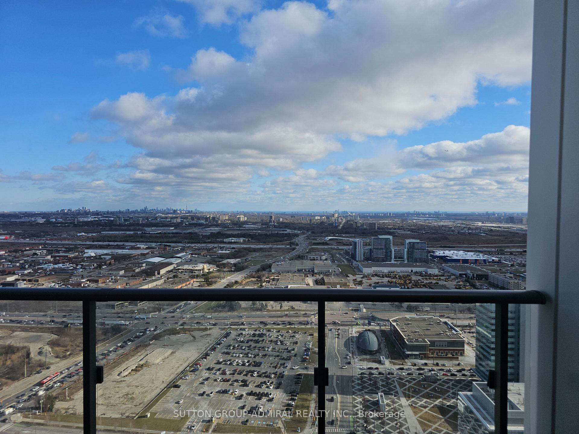 3 Bedrooms Condo at 950 Portage, Vaughan For sale