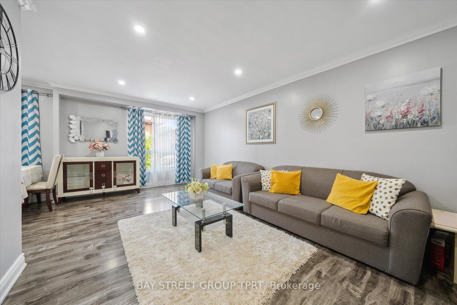 4 Bedrooms Condo at 16 Bur Oak, Toronto For sale