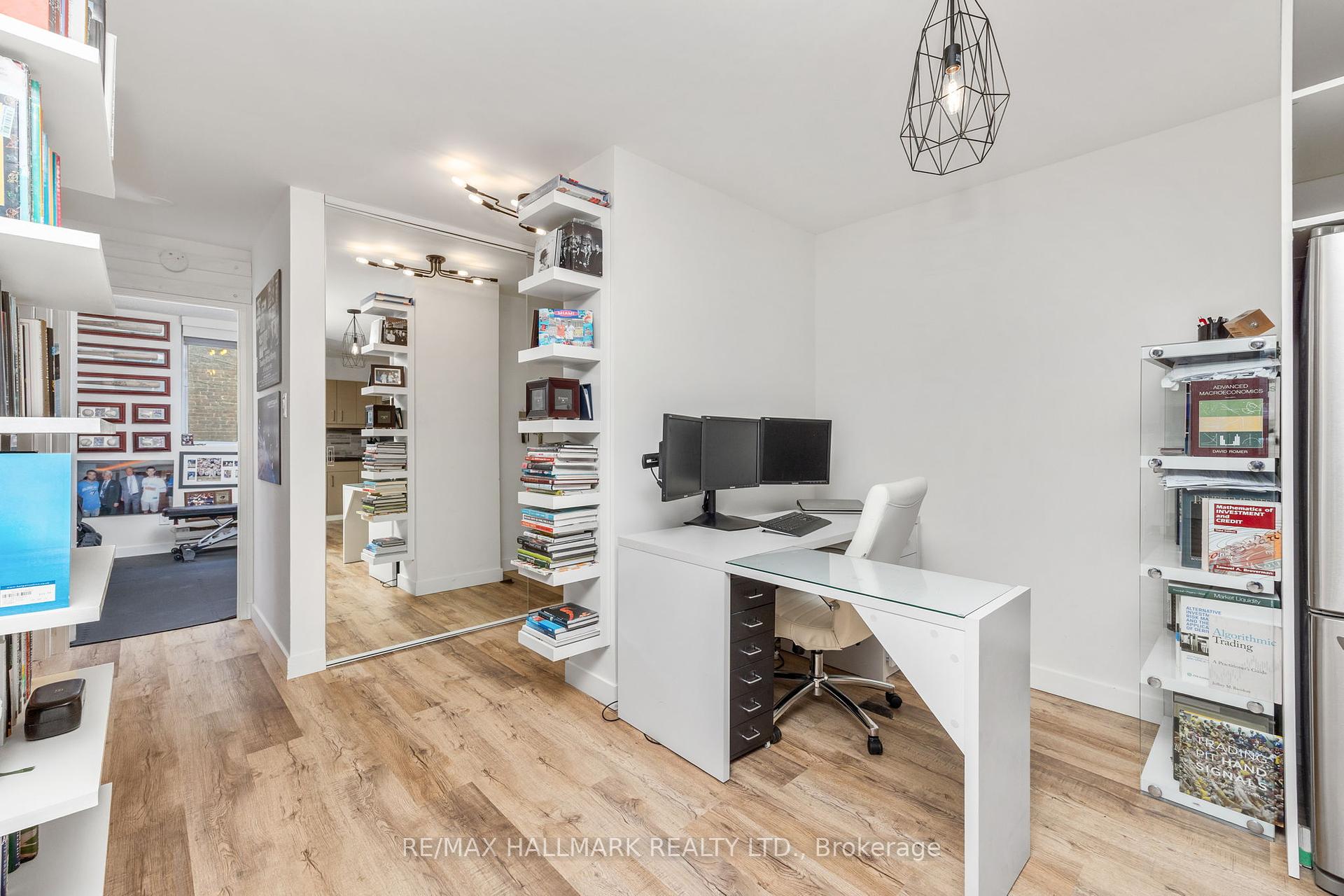 2 Bedrooms Condo at 212 St George, Toronto For sale