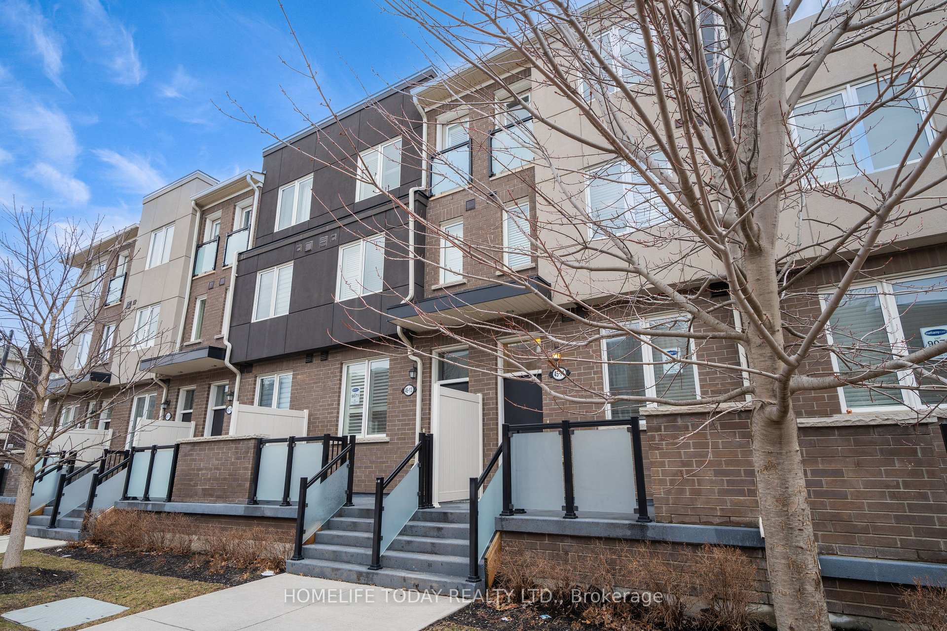 3 Bedrooms Condo at 45 Heron Park, Toronto For sale