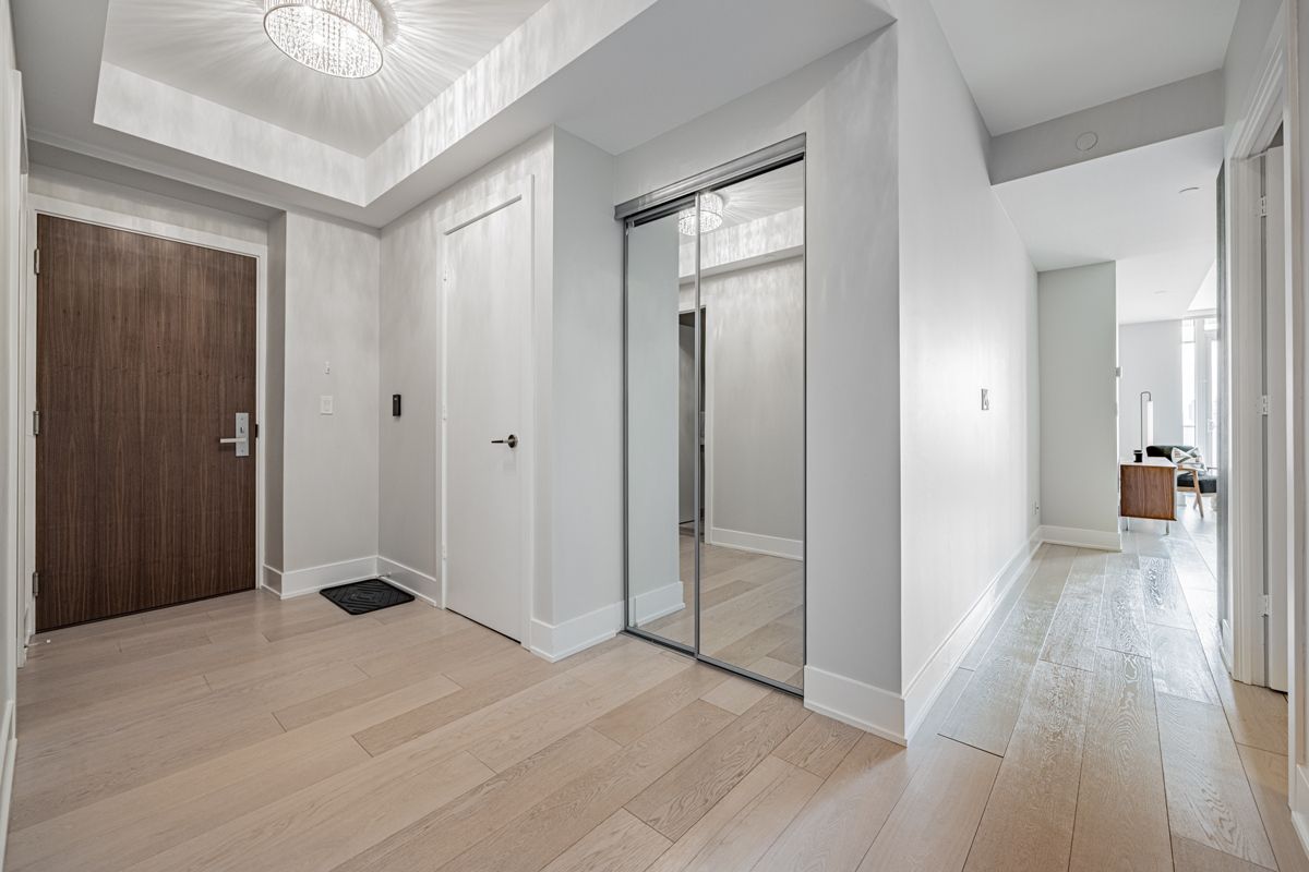 200 Bloor Street W 1001
