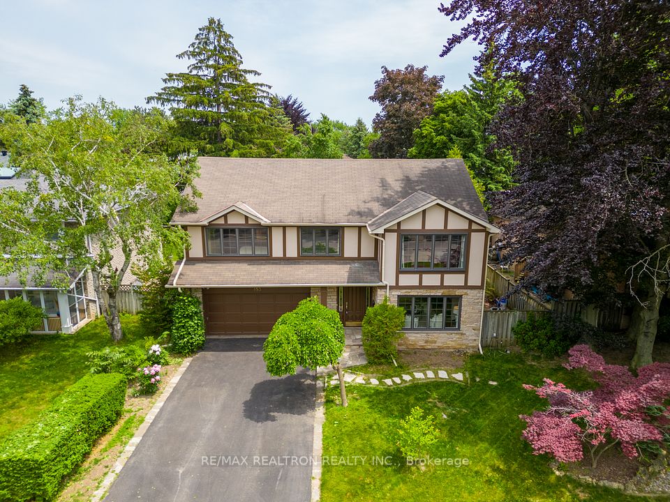 153 Banbury Road, Toronto, ON M3B 2L7