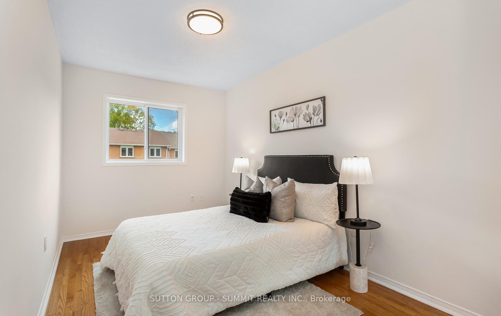 3 Bedrooms Condo at 550 Steddick, Mississauga For sale