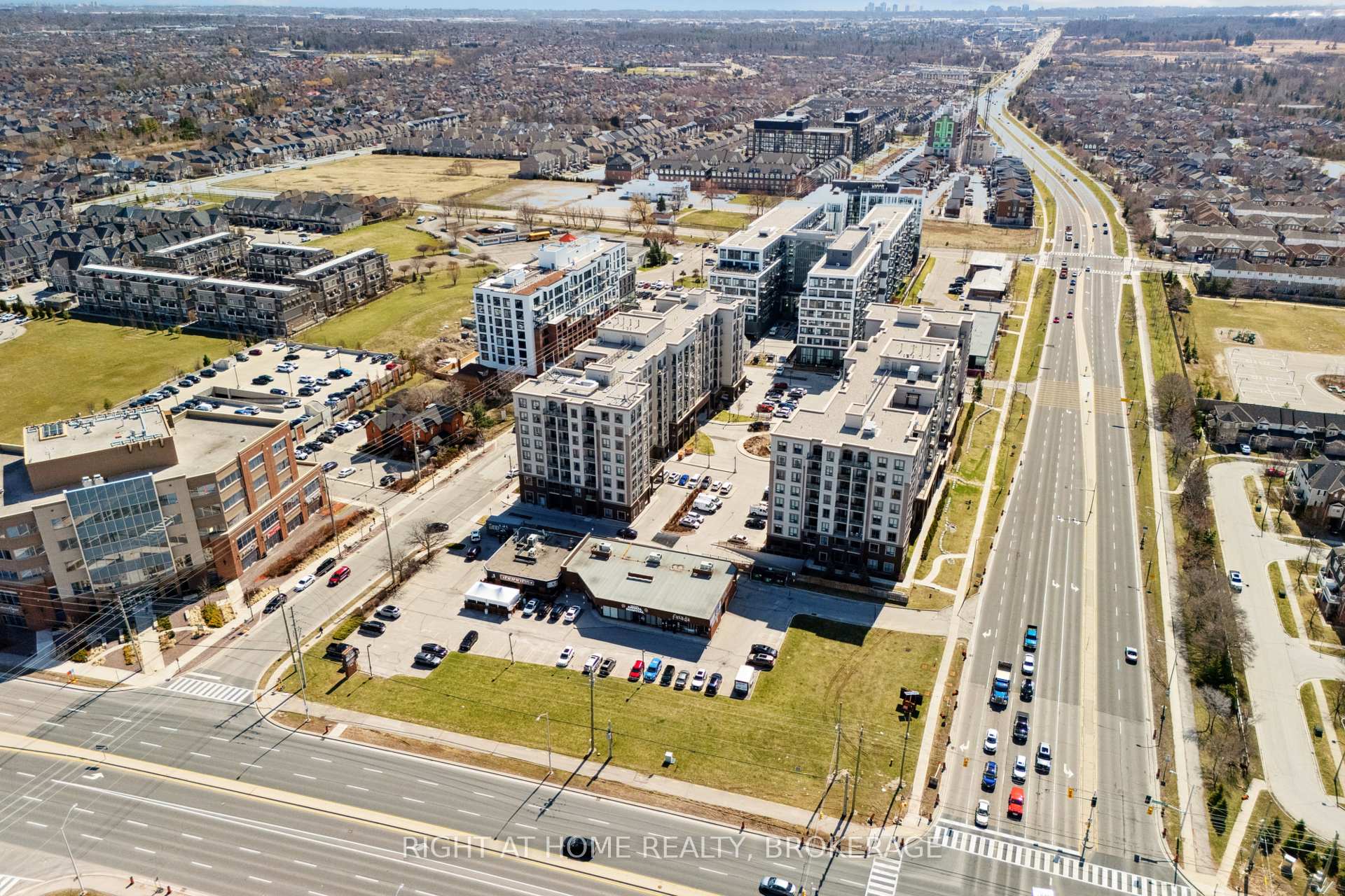 1 Bedroom Condo at 2486 Old Bronte, Oakville For sale