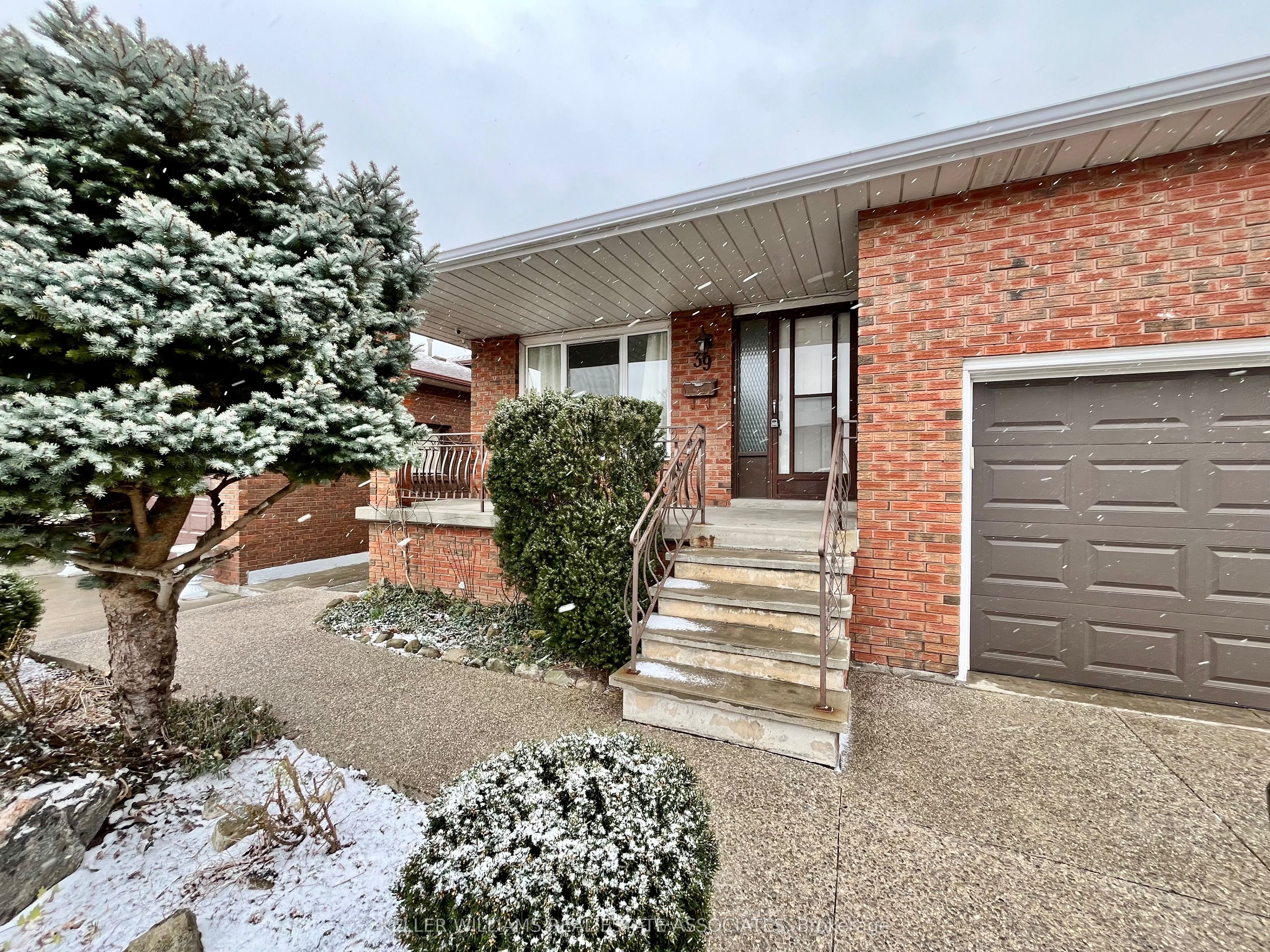 39 Lisgar Court, #Lower