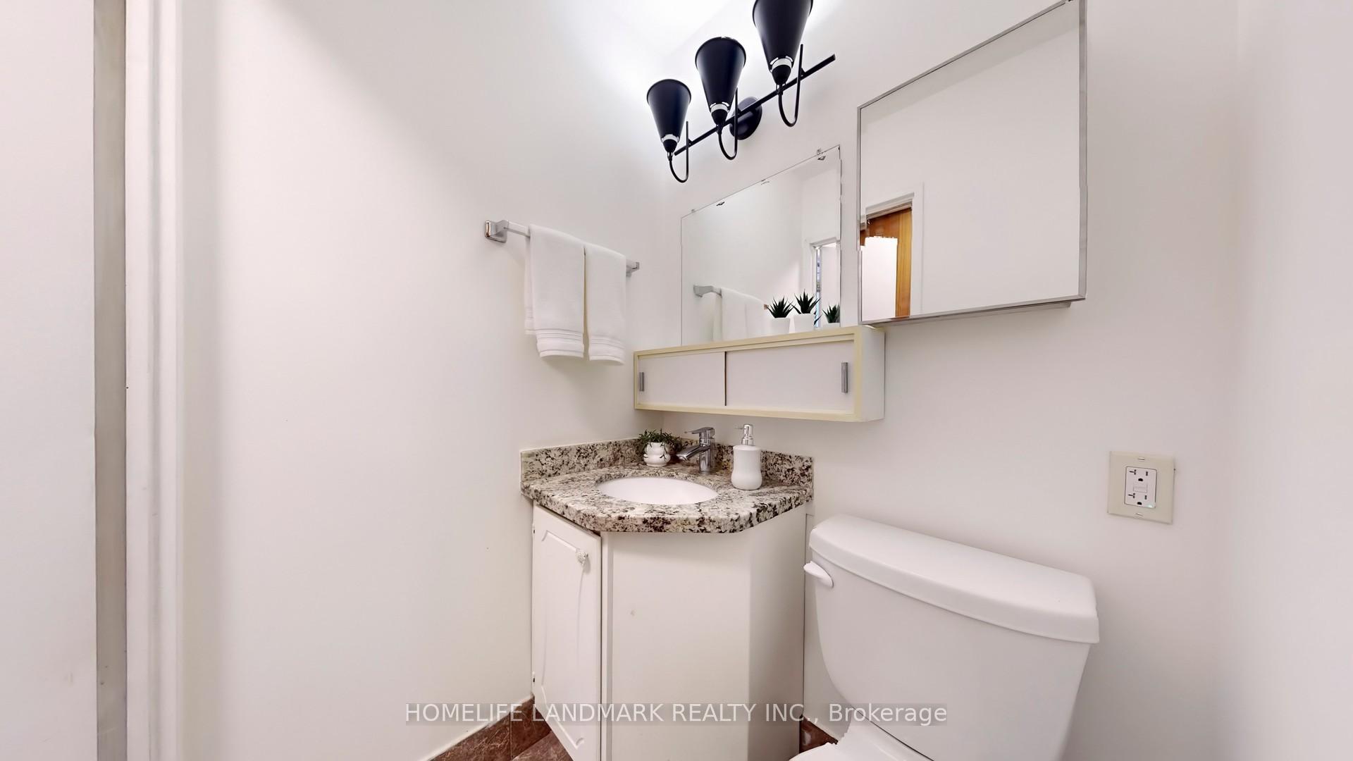 3 Bedrooms Condo at 1395 Williamsport, Mississauga For sale