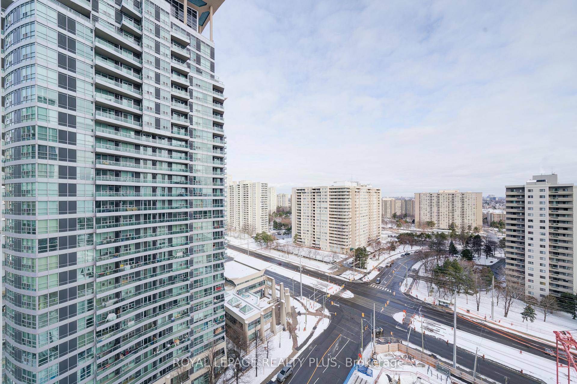 2 Bedrooms Condo at 30 Elm, Mississauga For sale