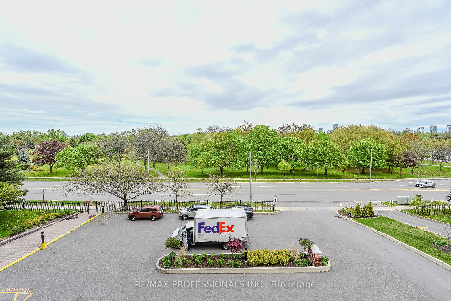 3 Bedrooms Condo at 362 The East Mall, Toronto For sale