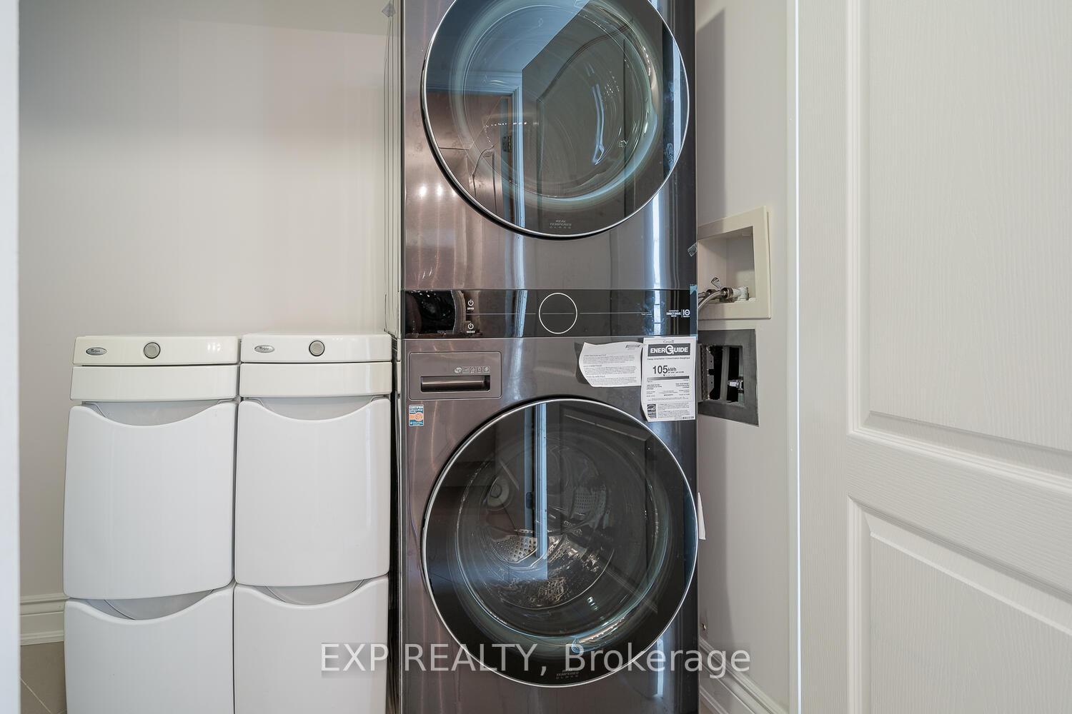 3 Bedrooms Condo at 88 Promenade, Vaughan For sale