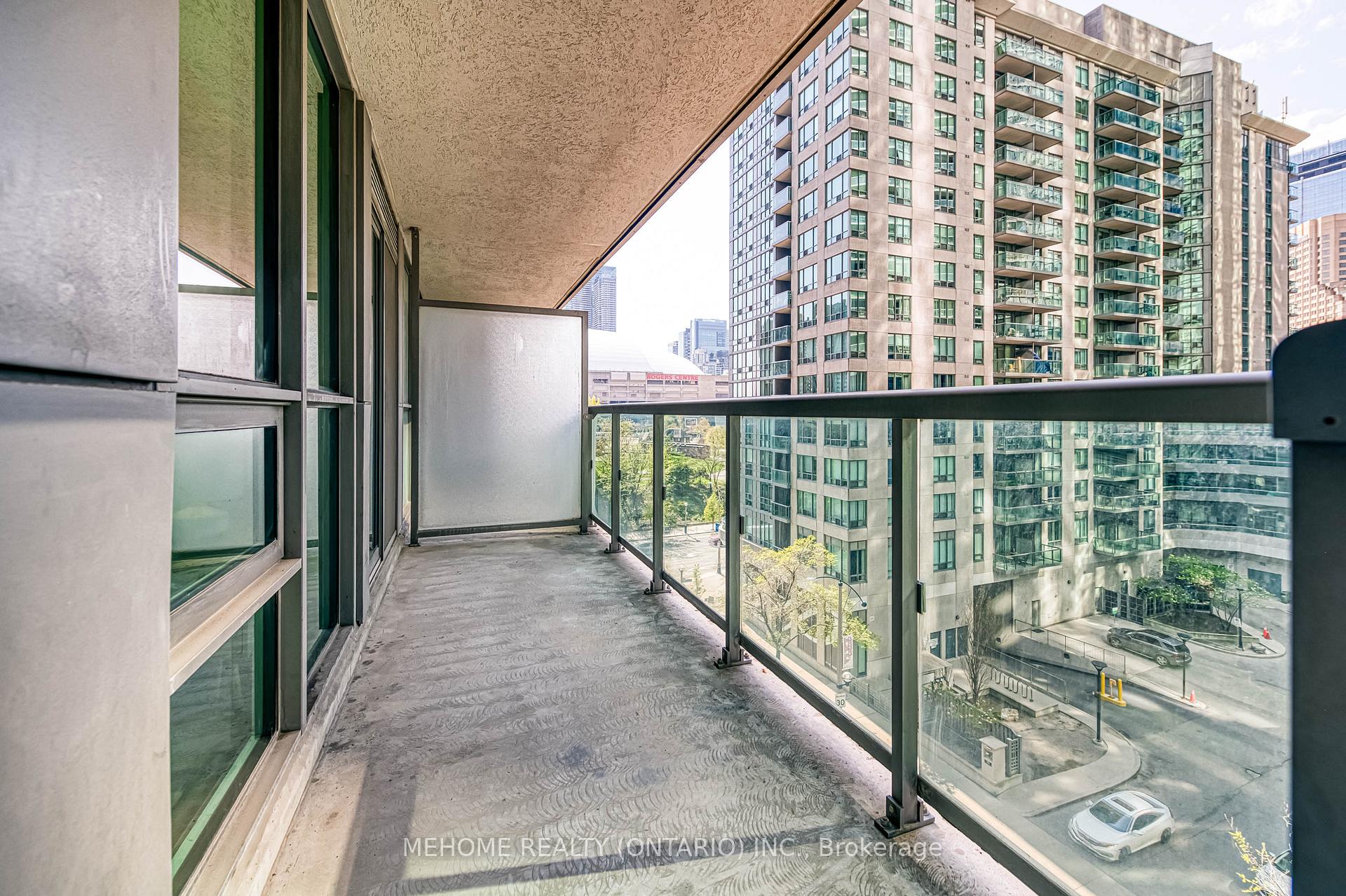 3 Bedrooms Condo at 19 Grand Trunk, Toronto For sale